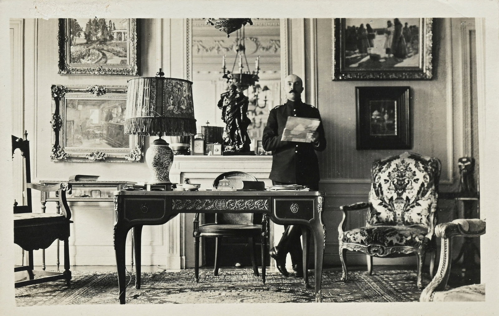 Stanislaw Zukowski (1873-1944), Villa et jardin fleuri au bord de l'eau, 1906, huile sur panneau, si - 7