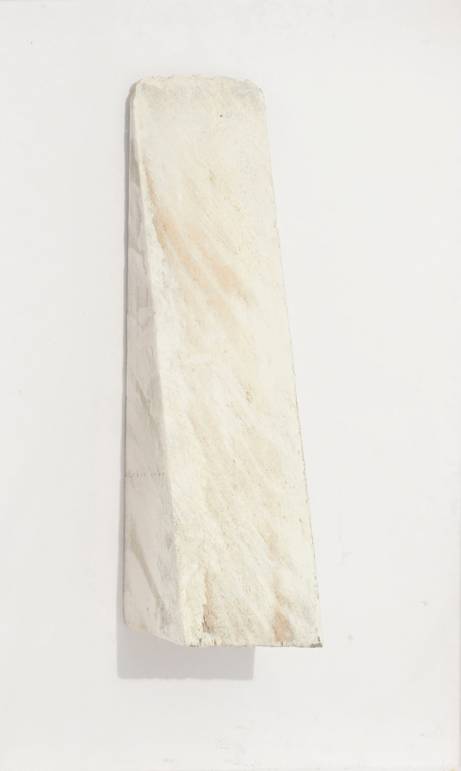 Herbert Zangs (1924-2003), Sans titre, 1978, sculpture en bois peint sous vitrine, signée, 42,5 - 3