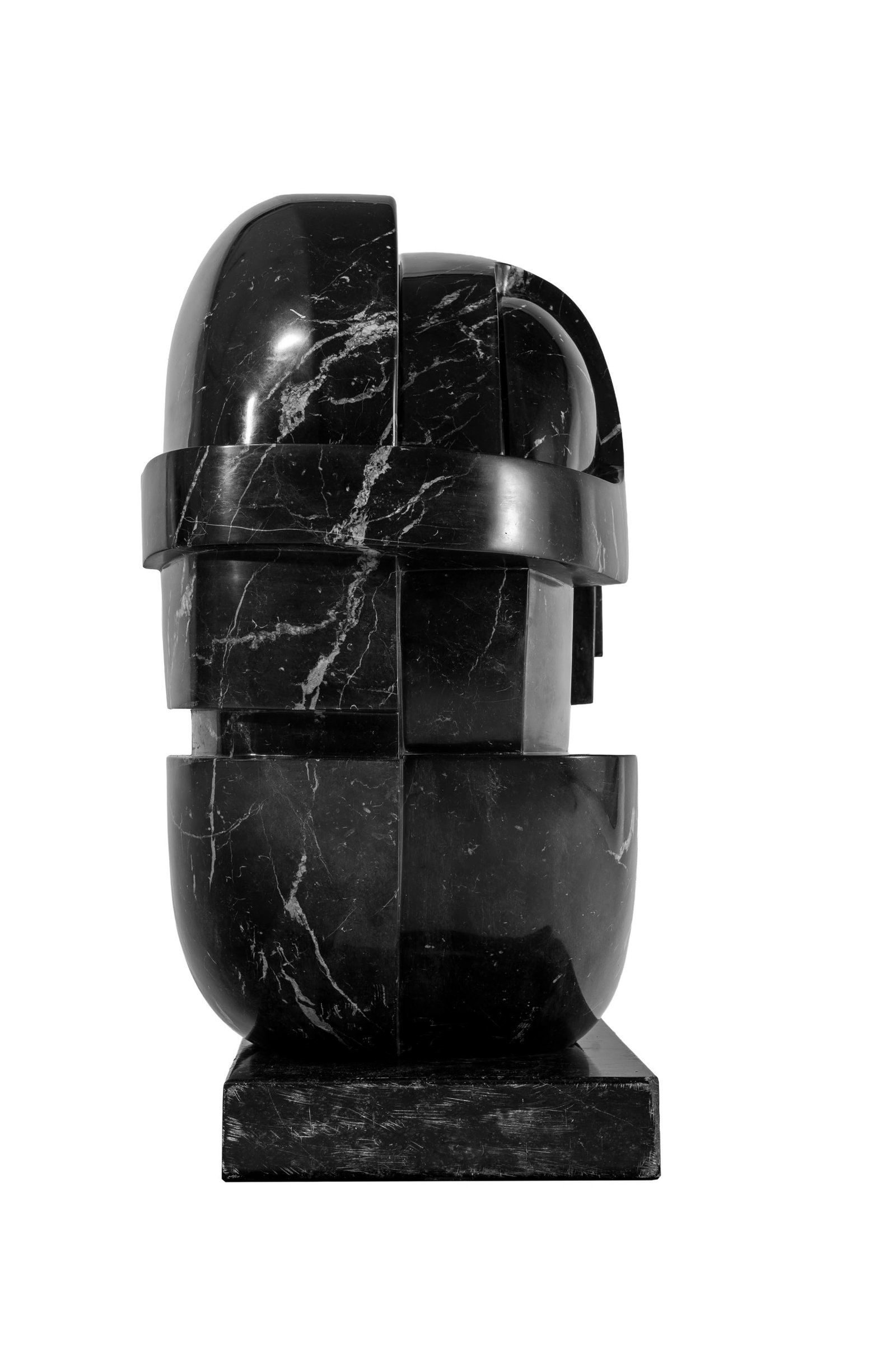 Franco Adami (1933-2022), Sans titre, sculpture en marbre, 80x78x40 cm (avec socle) Provenance: - 4