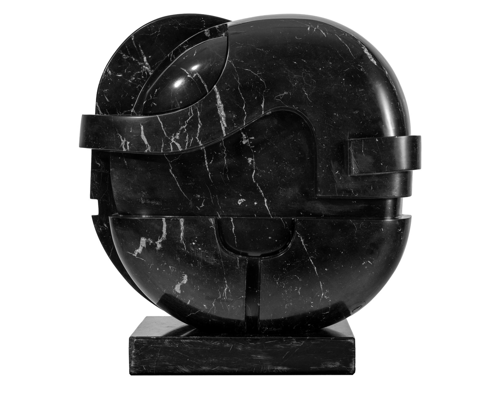 Franco Adami (1933-2022), Sans titre, sculpture en marbre, 80x78x40 cm (avec socle) Provenance: - 5