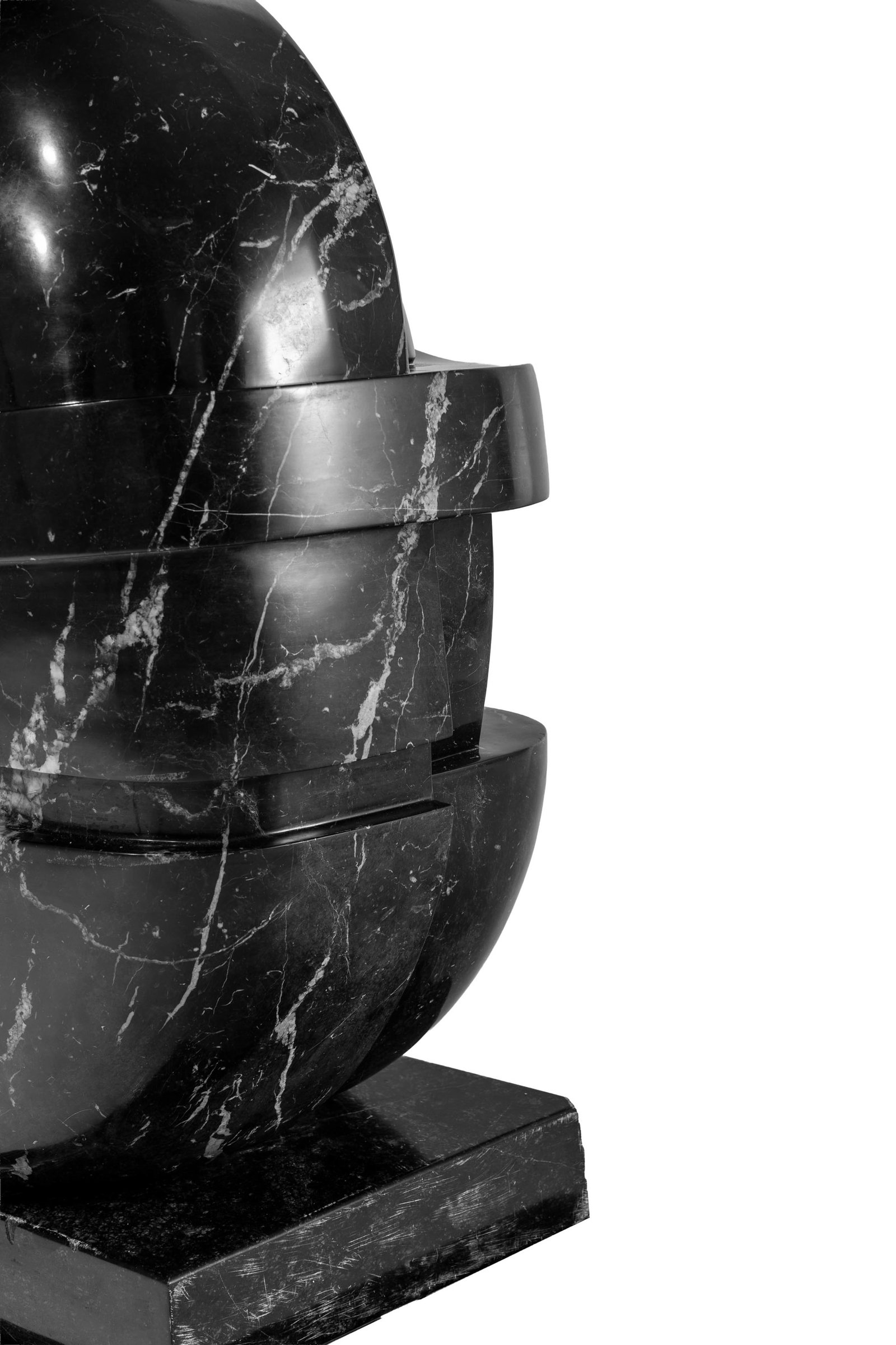 Franco Adami (1933-2022), Sans titre, sculpture en marbre, 80x78x40 cm (avec socle) Provenance: - 6