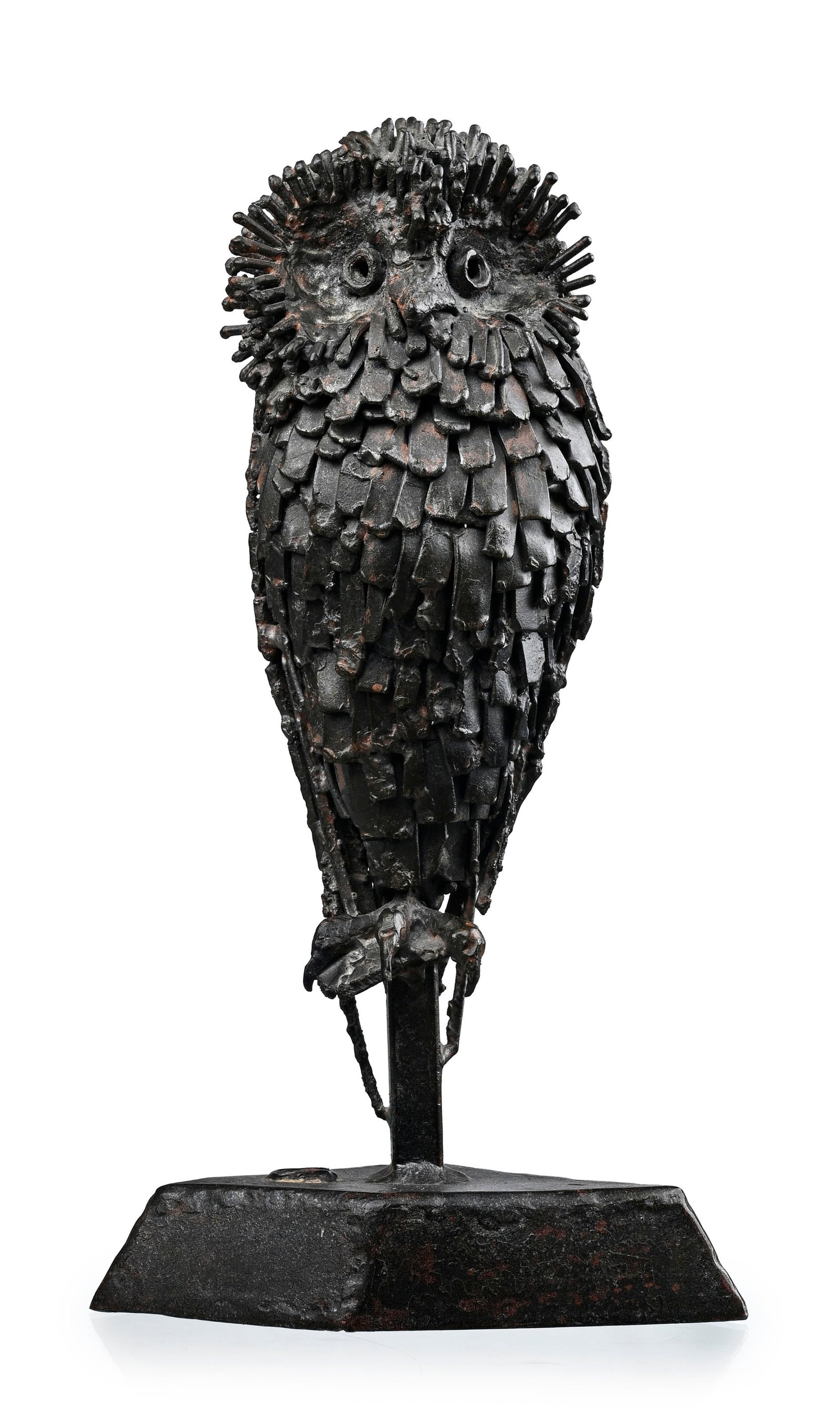 Walter Weibel@ (1924-2006), Hibou, sculpture en fer, signée, cachet Weibel "Pièce unique",: Walter Weibel (1924-2006), Hibou, sculpture en fer, signée, cachet Weibel "Pièce unique", h. 35 m Condition Sculpture en bon état général Signée "P. Weibel"
