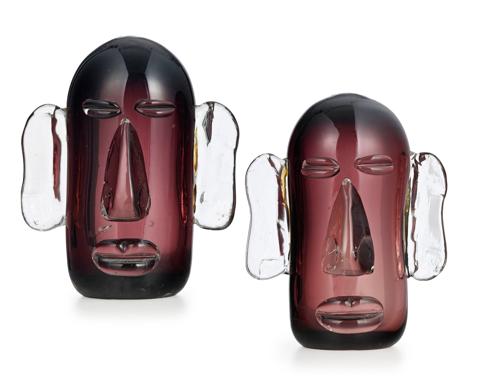 Ecole du XXe s., Têtes anthropomorphes, paire de sculptures en verre, h. 33,5 et 34,5 cm - 2