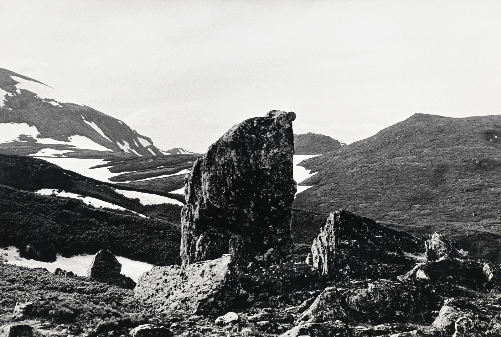 Hamish Fulton (1946), "Four. Touching by hand one hundred rocks Seven days Walking seven nights camp - 3
