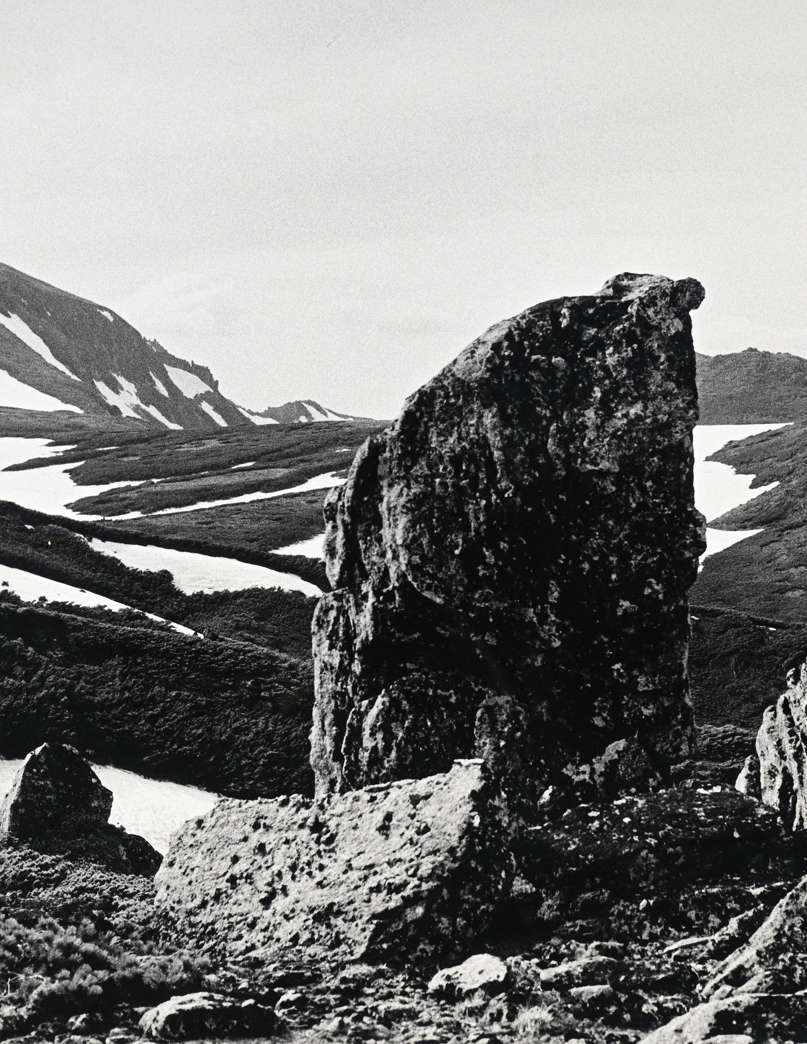 Hamish Fulton (1946), "Four. Touching by hand one hundred rocks Seven days Walking seven nights camp - 4