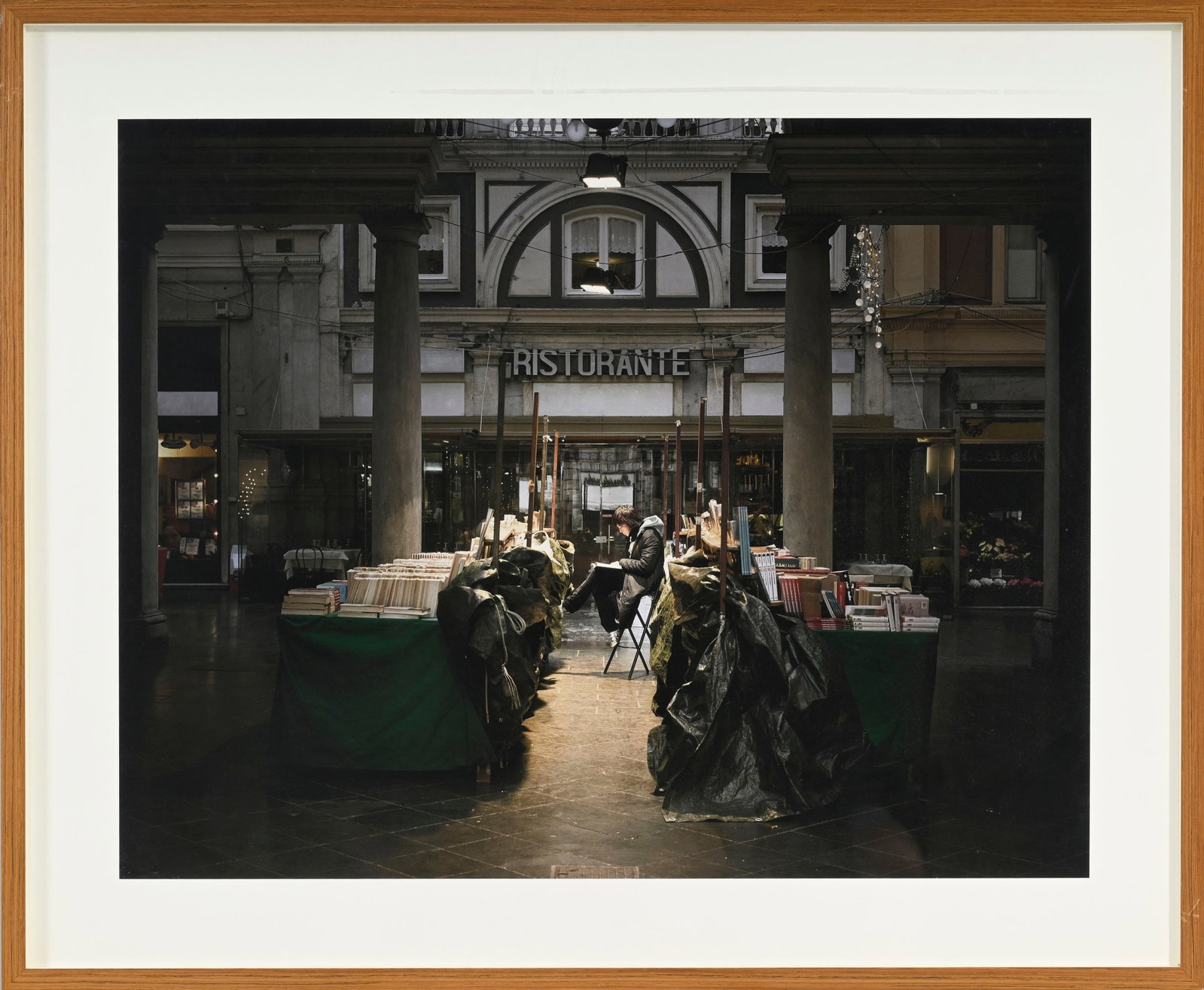 Matthieu Gafsou (1981), Le bouquiniste, tirage argentique, 80x102 cm (photo) - 2
