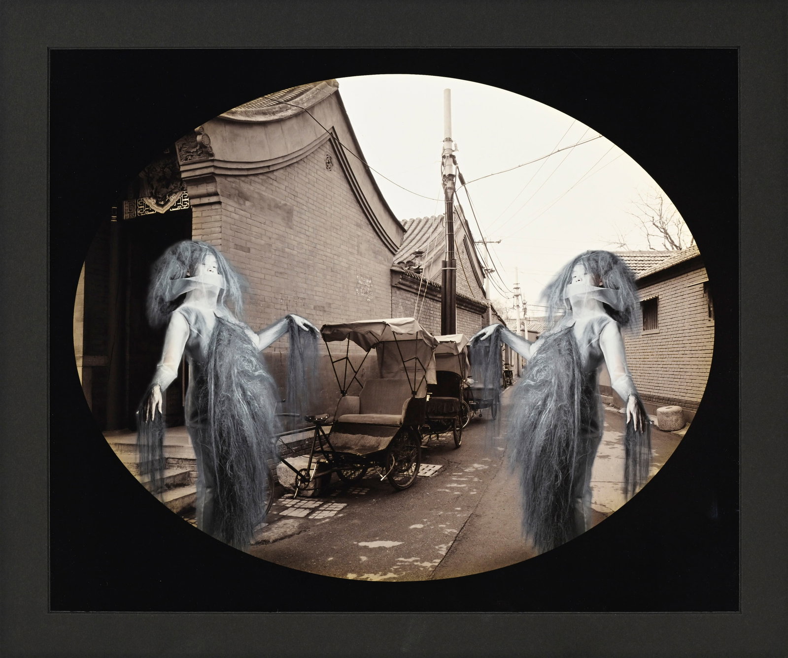 Lian Tianmiao (1961) - Wang Gongxin (1960), "Here ? Or there ?", 2002, suite de 15 tirages chromog&# - 12