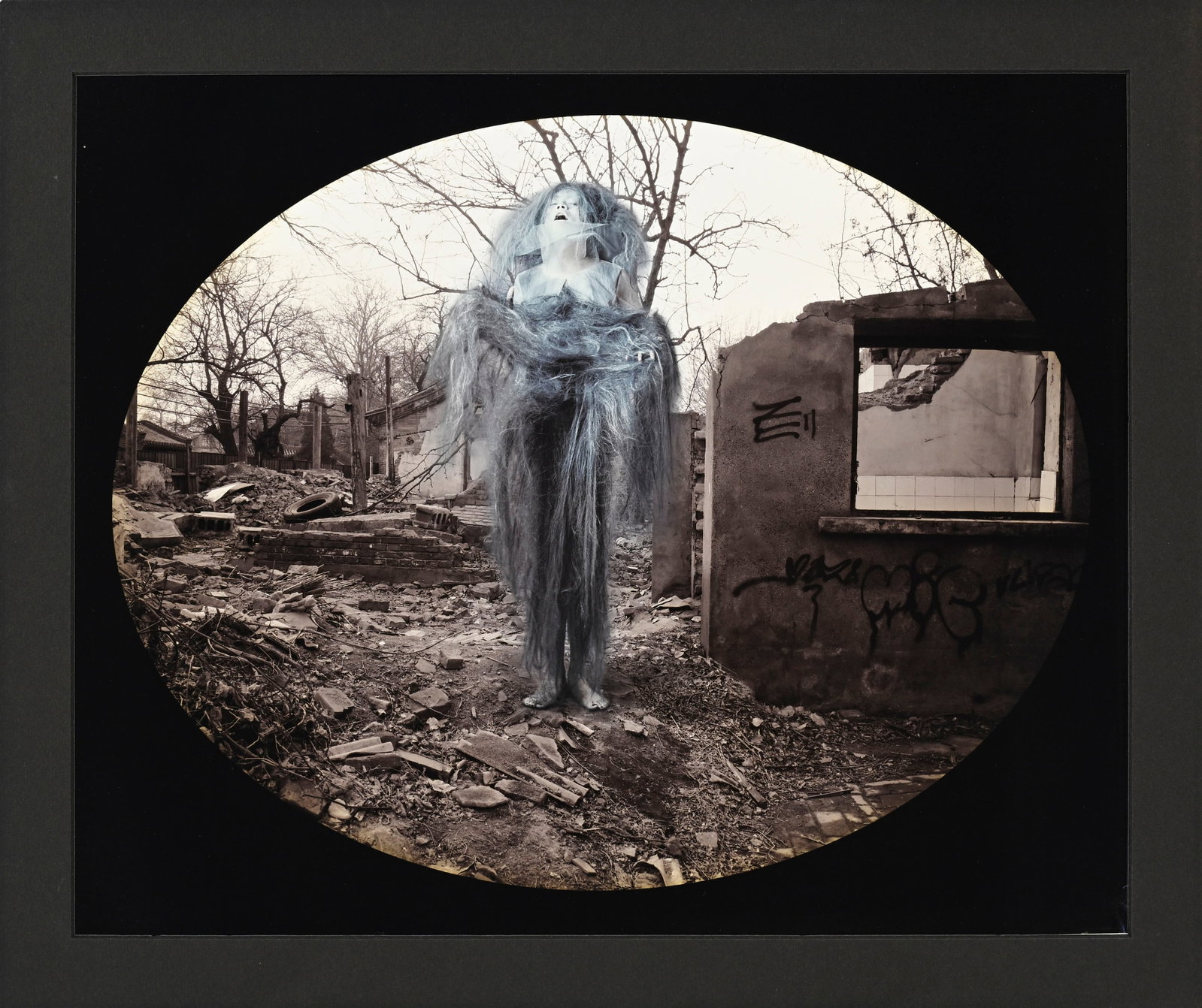 Lian Tianmiao (1961) - Wang Gongxin (1960), "Here ? Or there ?", 2002, suite de 15 tirages chromog&# - 4