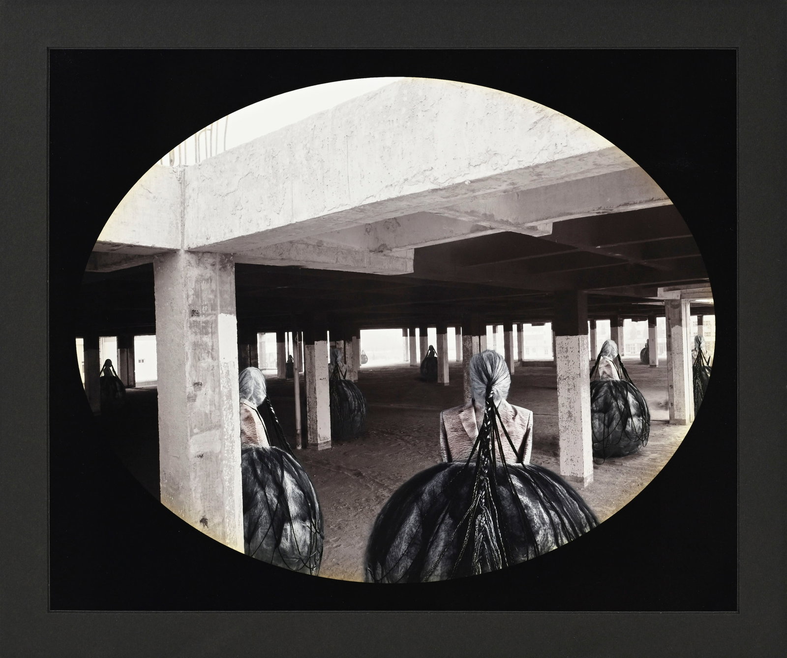 Lian Tianmiao (1961) - Wang Gongxin (1960), "Here ? Or there ?", 2002, suite de 15 tirages chromog&# - 5