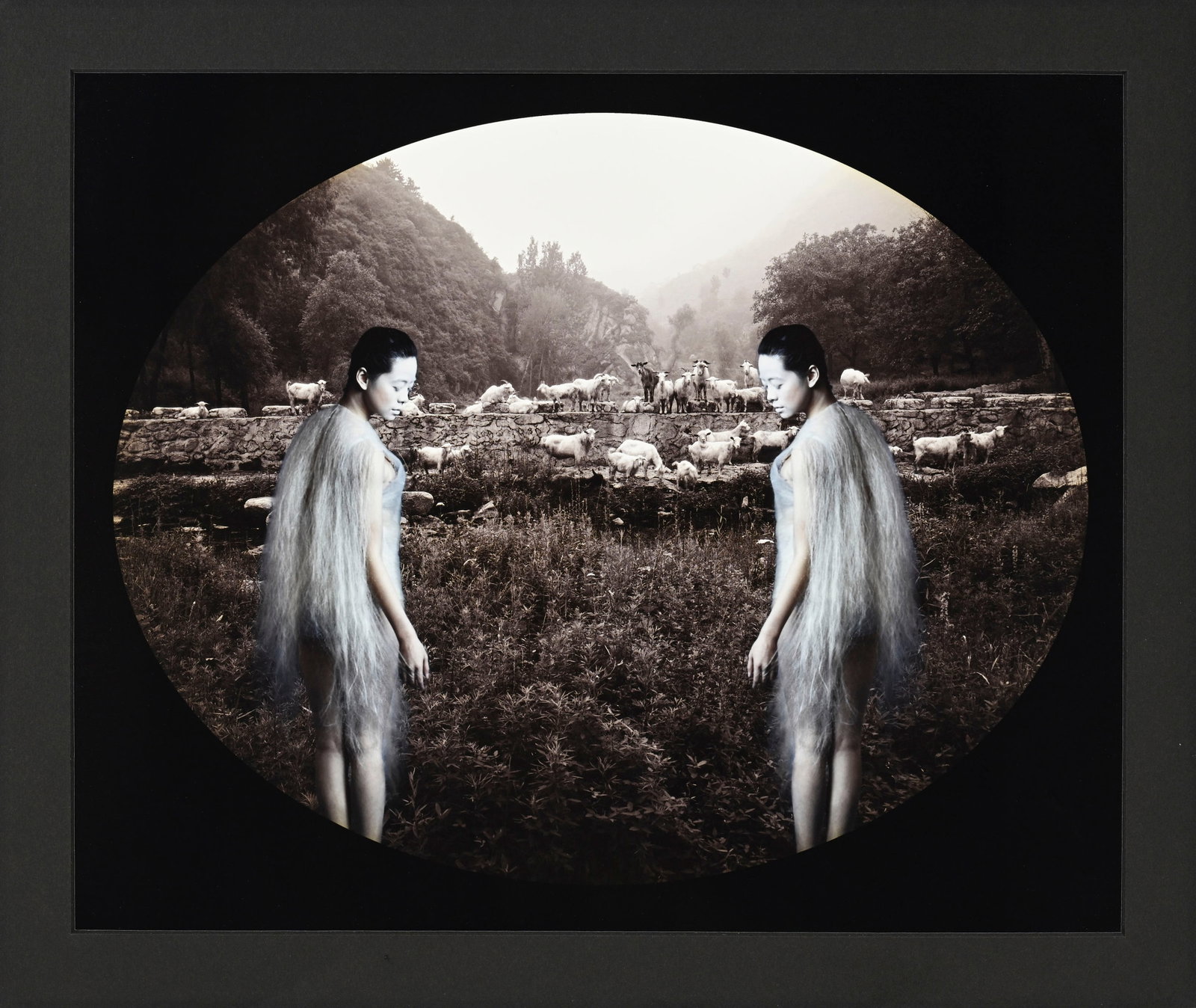 Lian Tianmiao (1961) - Wang Gongxin (1960), "Here ? Or there ?", 2002, suite de 15 tirages chromog&# - 8