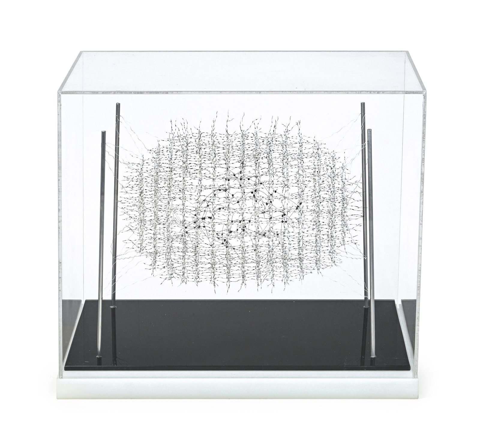 Antonio Crespo Foix (1953), Sans titre, sculpture en technique mixte (fil de fer) dans une boît: Antonio Crespo Foix (1953), Sans titre, sculpture en technique mixte (fil de fer) dans une boîte en plexiglas, 36x42x32 cm