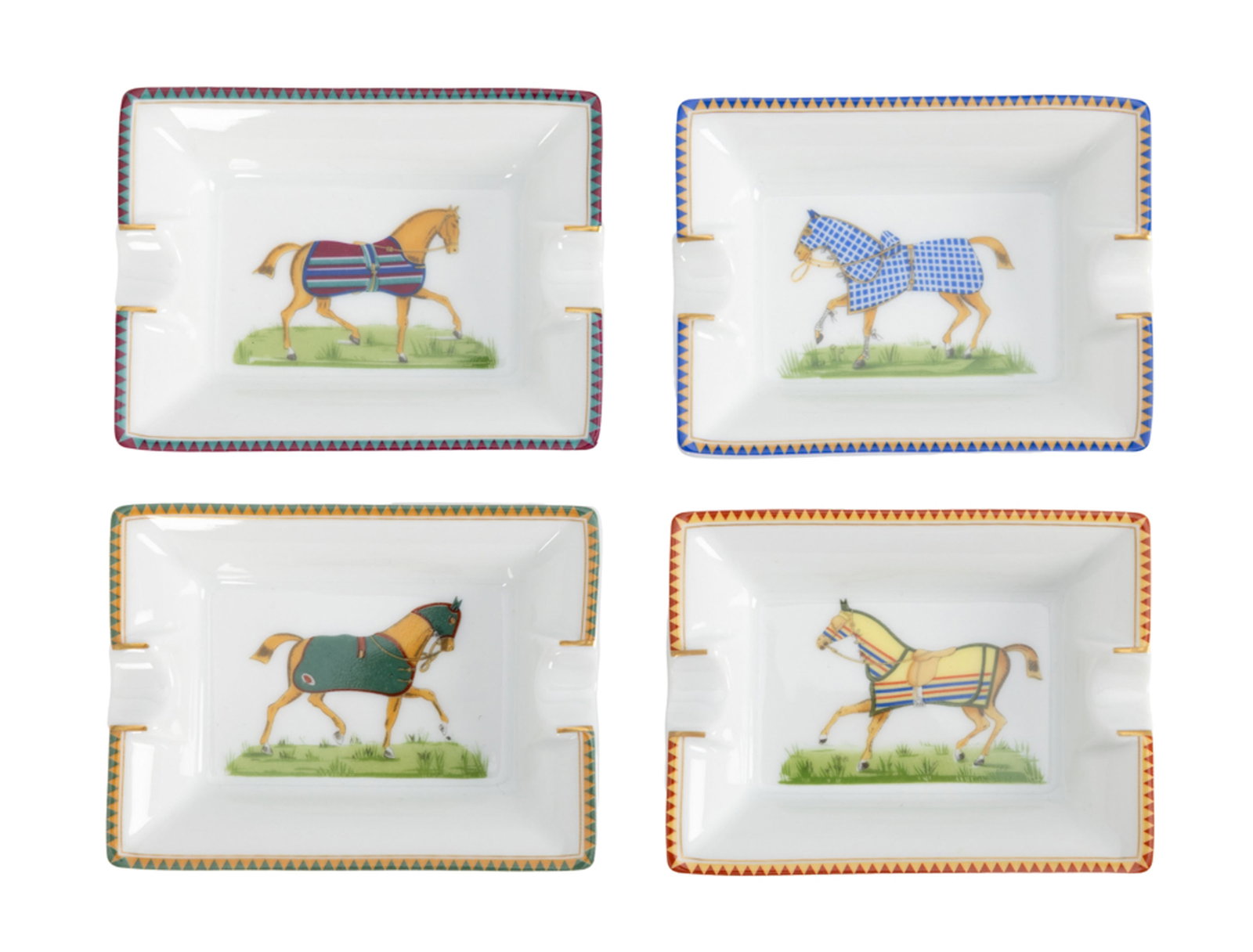 Hermès. Suite de 4 petits vide-poches cendriers en porcelaine, Paris, à décor de chev: Hermès. Suite de 4 petits vide-poches cendriers en porcelaine, Paris, à décor de cheval, 7,7x5,8 cm. Dans sa boîte d'origine