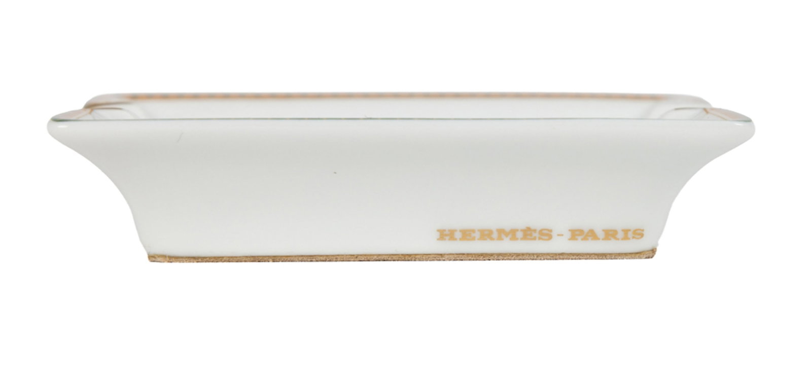 Hermès. Suite de 4 petits vide-poches cendriers en porcelaine, Paris, à décor de chev - 6
