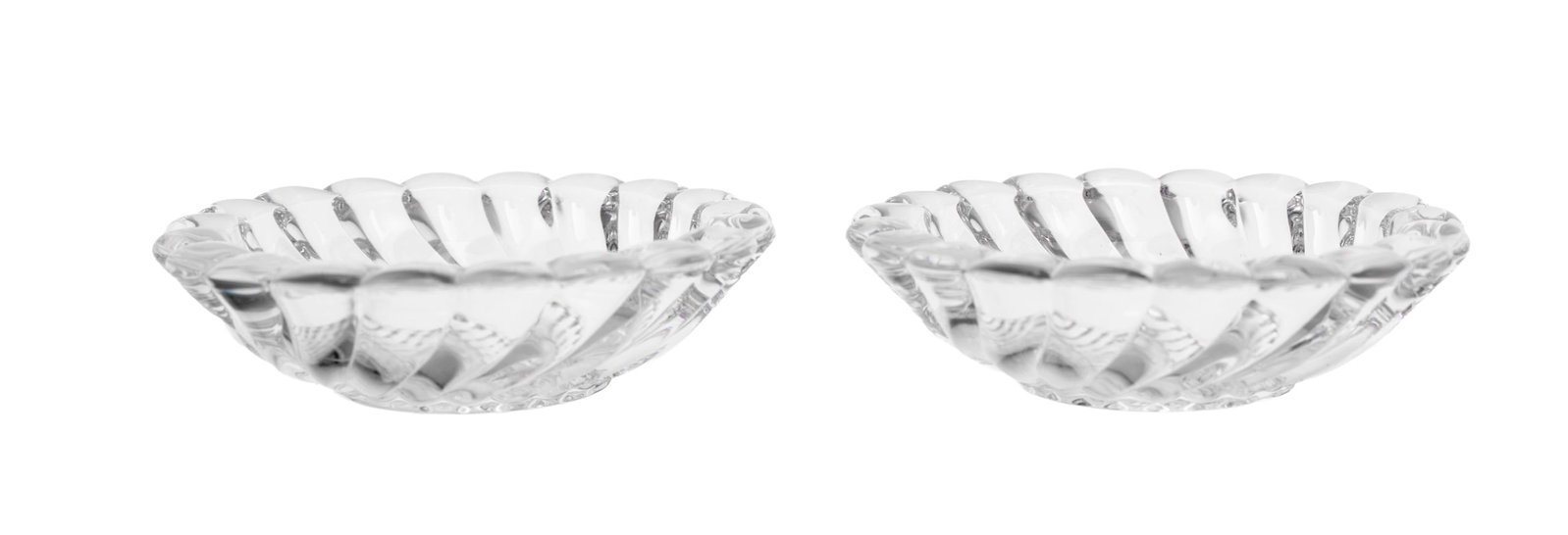 Baccarat. Ensemble de 3 coupelles en cristal, 2 modèles, diam. 8 et 9,2 cm. Dans 2 boîtes : Baccarat. Ensemble de 3 coupelles en cristal, 2 modèles, diam. 8 et 9,2 cm. Dans 2 boîtes Baccarat