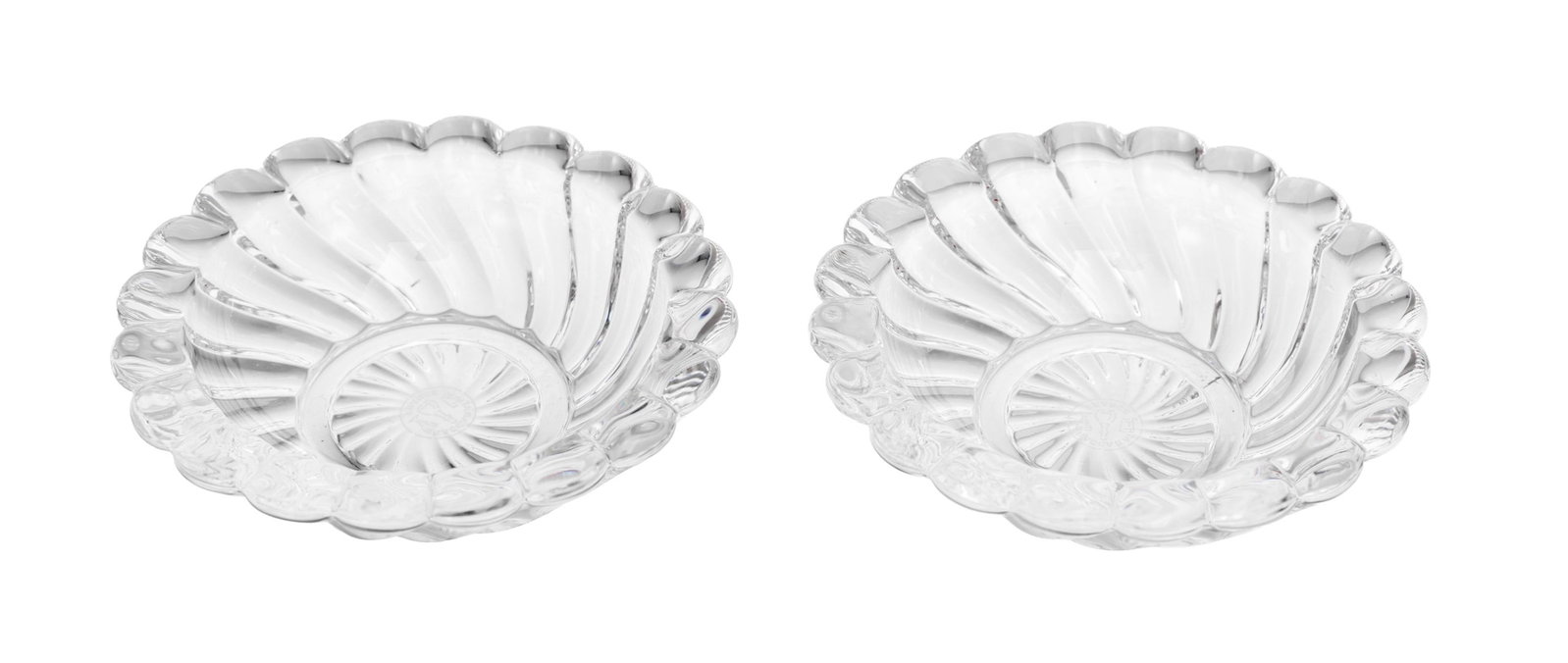 Baccarat. Ensemble de 3 coupelles en cristal, 2 modèles, diam. 8 et 9,2 cm. Dans 2 boîtes  - 2