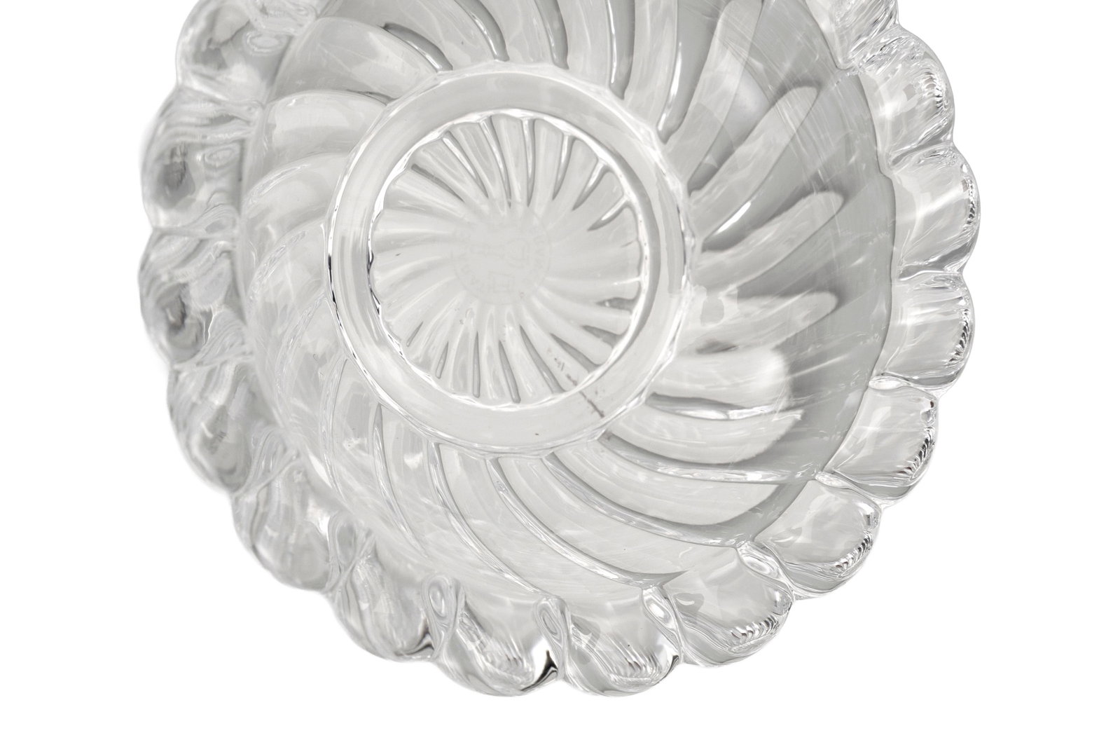 Baccarat. Ensemble de 3 coupelles en cristal, 2 modèles, diam. 8 et 9,2 cm. Dans 2 boîtes  - 3