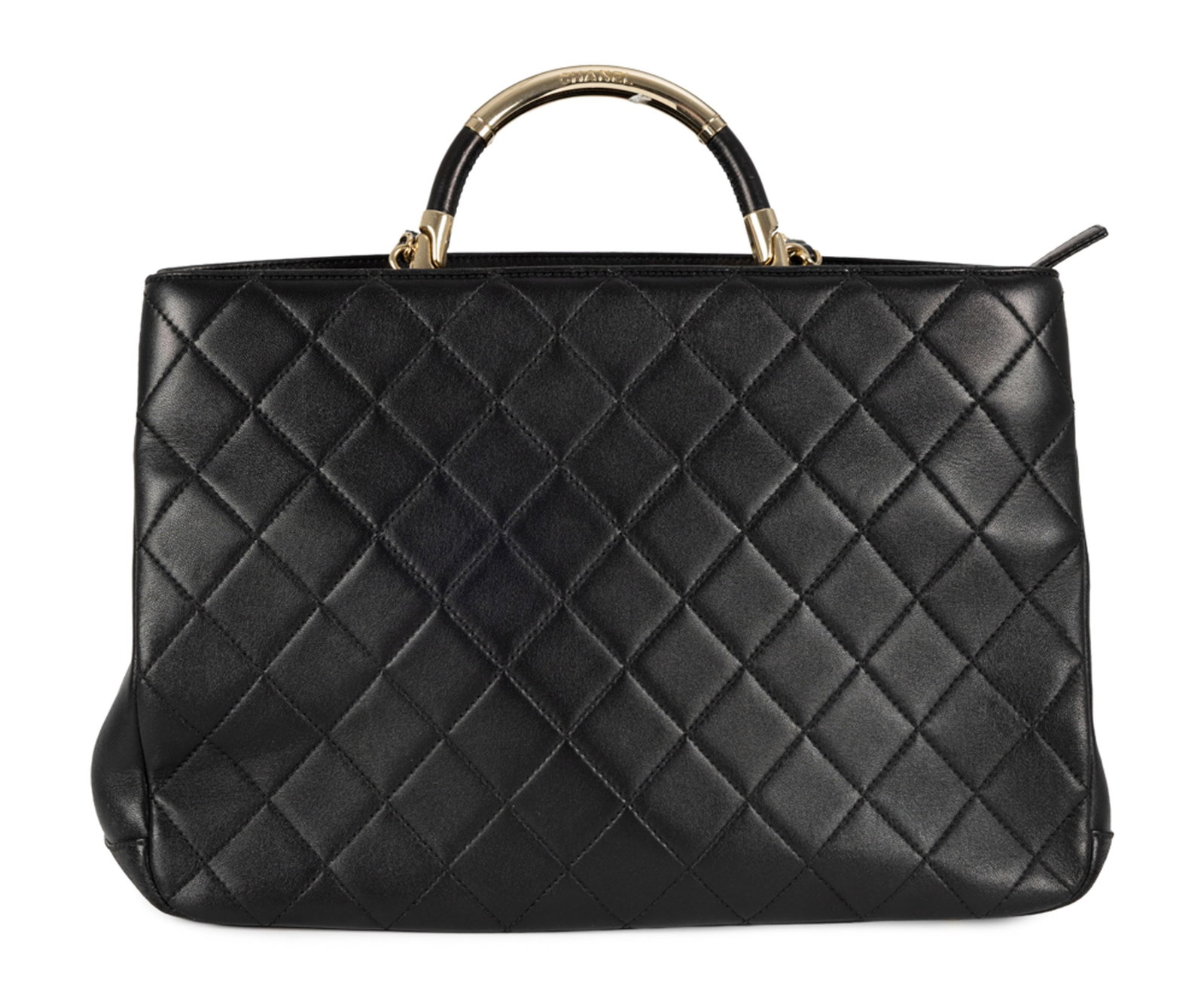 Chanel, sac Tote Carry Chic en agneau noir matelassé, année 2017, garnitures en métal - 2
