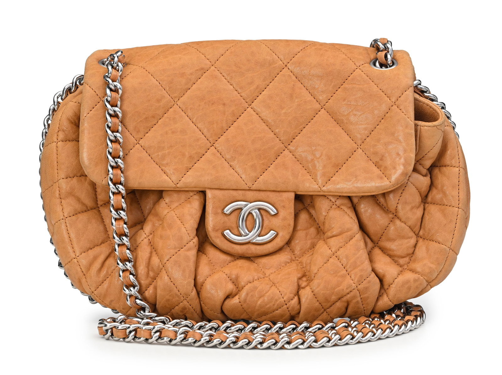 Chanel, sac Bubble Chain Around en cuir roux matelassé et plissé, année 2011, bandoul: Chanel, sac Bubble Chain Around en cuir roux matelassé et plissé, année 2011, bandoulière à chaînette et cuir entrelacé, carte d'authenticité, boîte,