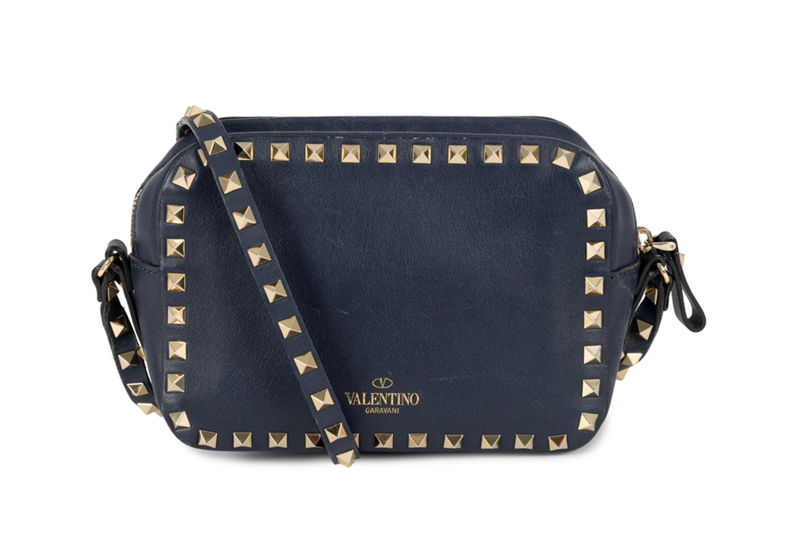 Valentino Garavani, sac Rockstud Camera en cuir bleu marine, orné de clous pyramidaux en mé: Valentino Garavani, sac Rockstud Camera en cuir bleu marine, orné de clous pyramidaux en métal doré et bandoulière réglable, 13x18,5 cm Condition Angles an bon état