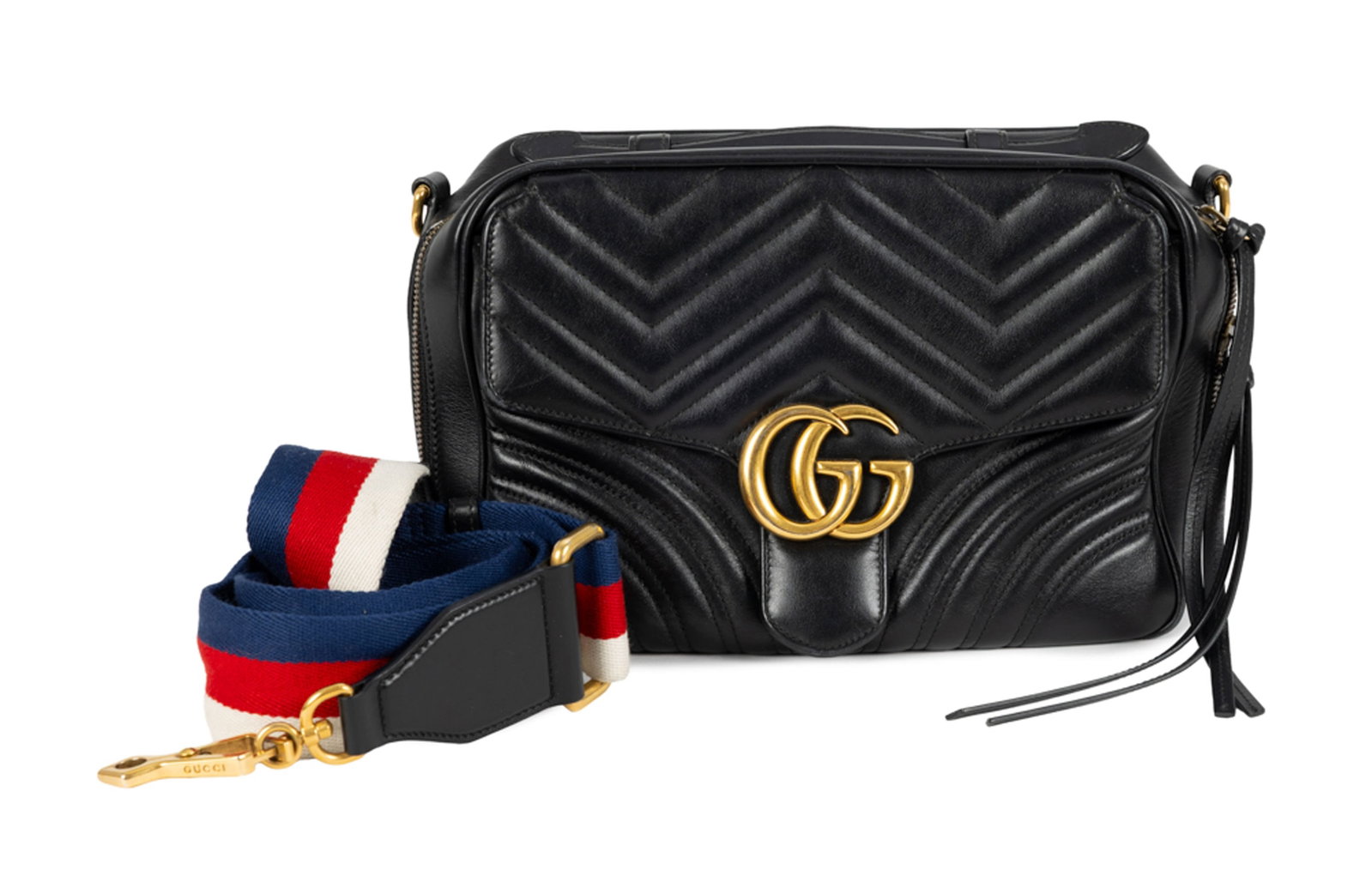 Gucci, sac GG Marmont en cuir noir matelassé chevrons, garnitures en métal doré, ferm: Gucci, sac GG Marmont en cuir noir matelassé chevrons, garnitures en métal doré, fermoir Double G et bandoulière amovible en toile Web écru/rouge/bleu, 16x25 cm Condition