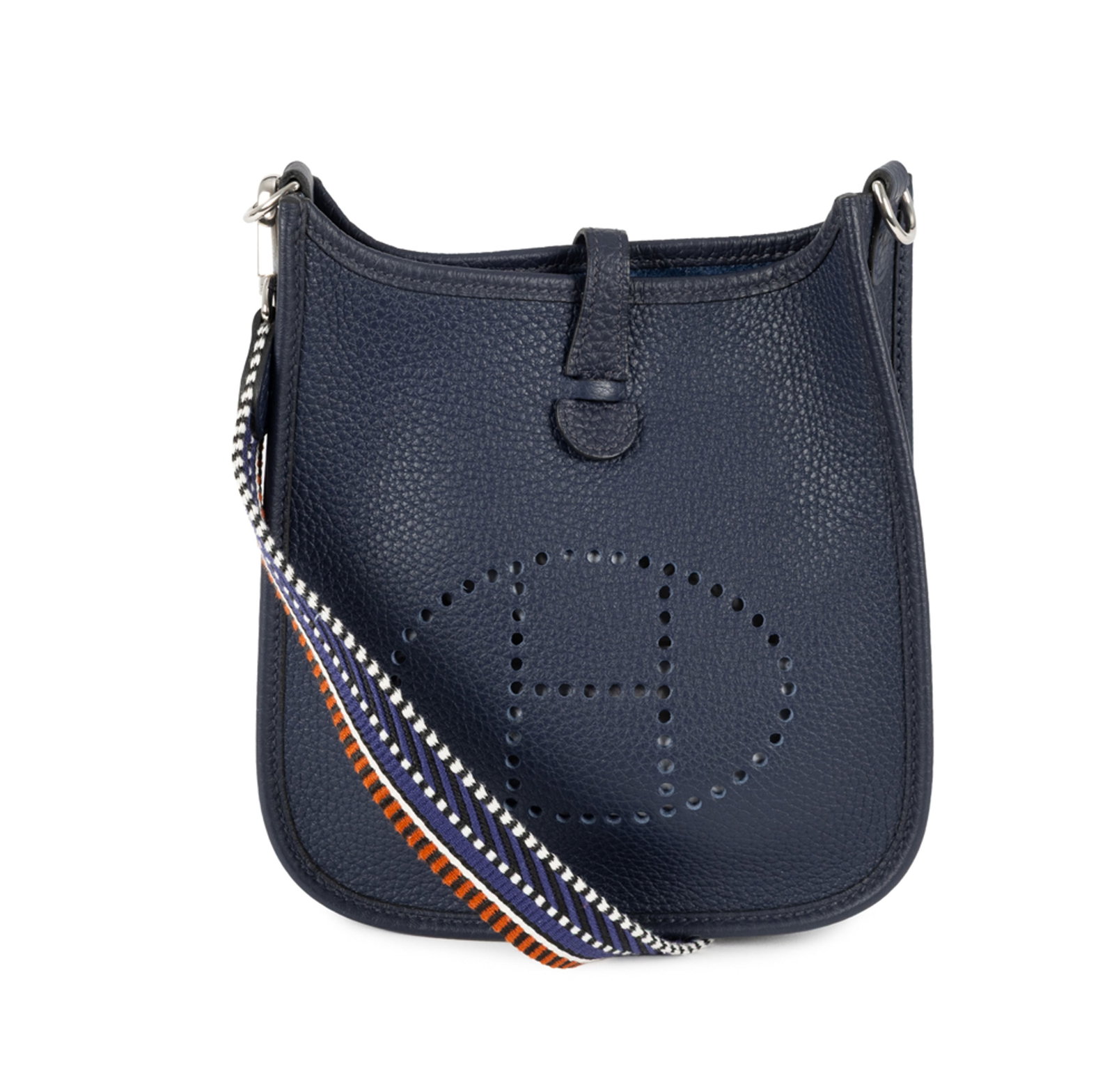 Hermès, sac Mini Evelyne TPM en cuir Togo bleu nuit, année 2021, bandoulière fixe en : Hermès, sac Mini Evelyne TPM en cuir Togo bleu nuit, année 2021, bandoulière fixe en toile à motif géométrique indigo, noir, blanc et roux, housse et boîte, 18x16