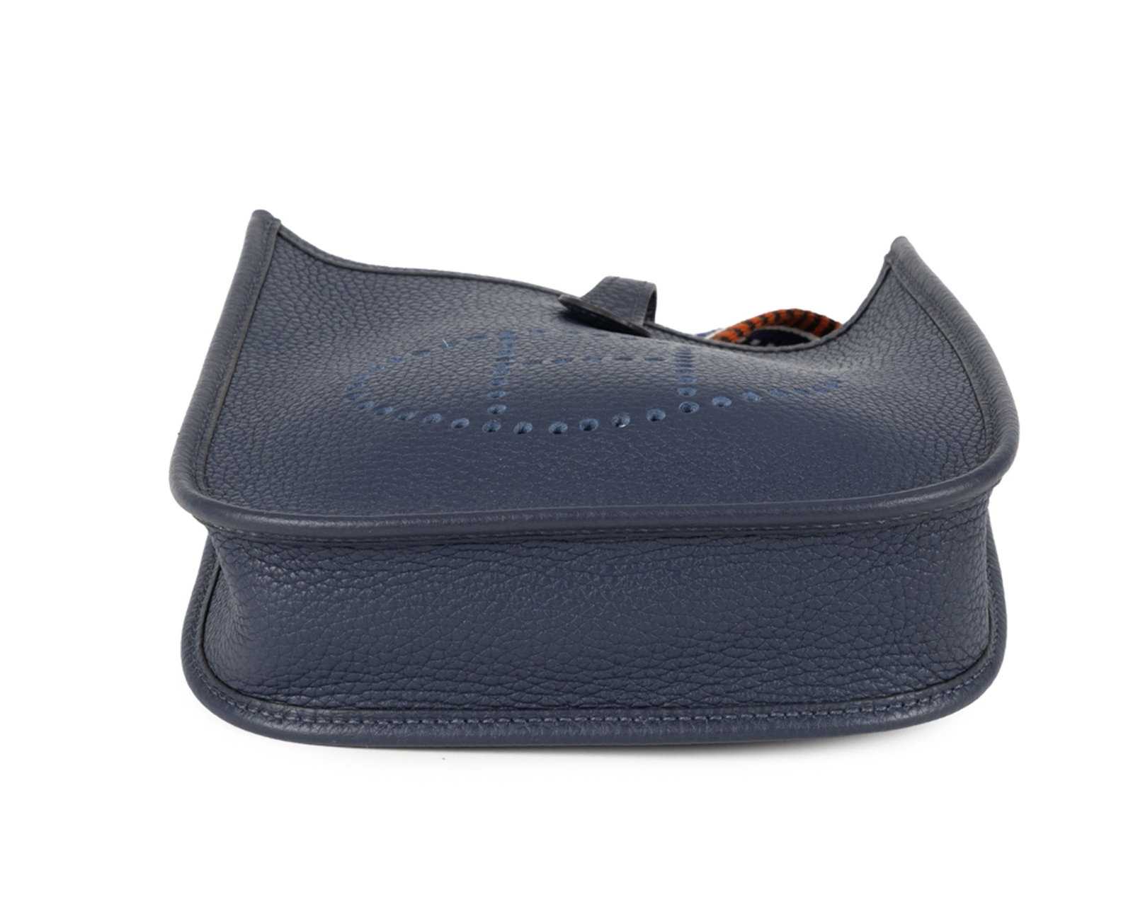 Hermès, sac Mini Evelyne TPM en cuir Togo bleu nuit, année 2021, bandoulière fixe en  - 3