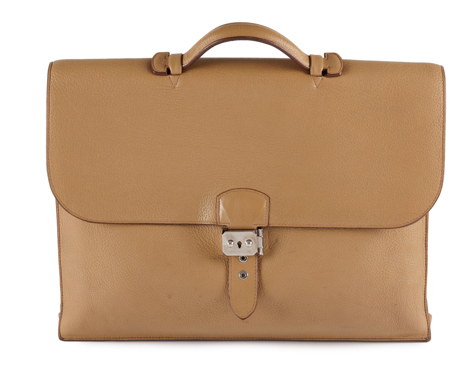 Hermès, sac à dépêches en cuir Togo cannelle, année 2008, à deux souff: Hermès, sac à dépêches en cuir Togo cannelle, année 2008, à deux soufflets, bouclerie de couleur argent, 30x40 cm Condition Cuir très souple Usures aux angles