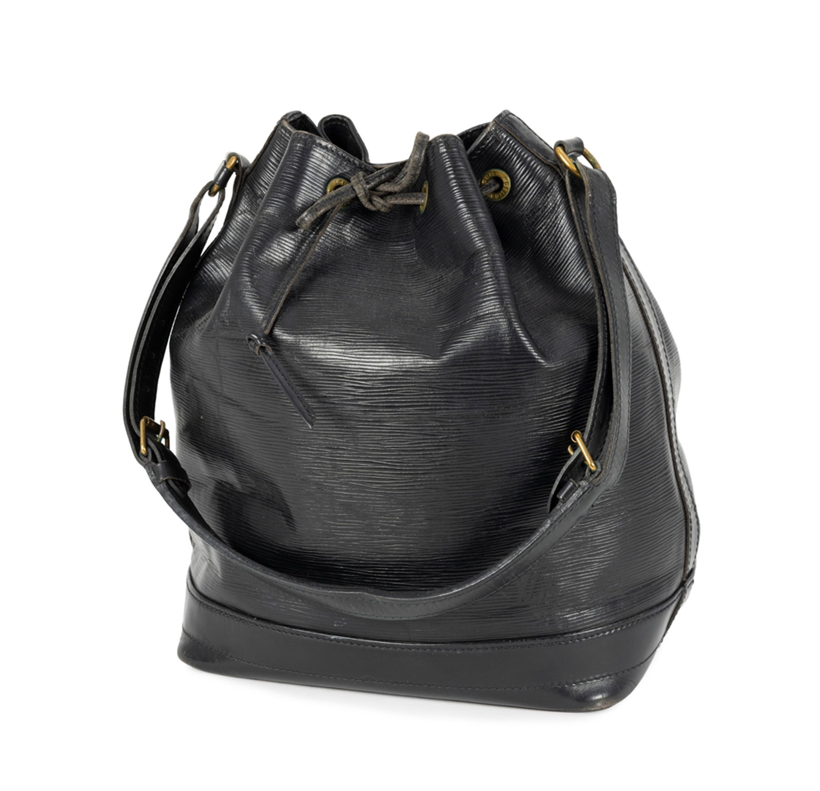 Louis Vuitton, sac Noé en cuir Épi noir, garnitures en métal doré, bandouliè: Louis Vuitton, sac Noé en cuir Épi noir, garnitures en métal doré, bandoulière réglable et fermeture par lien coulissant, 33x26 cm Condition sac vintage avec usures aux