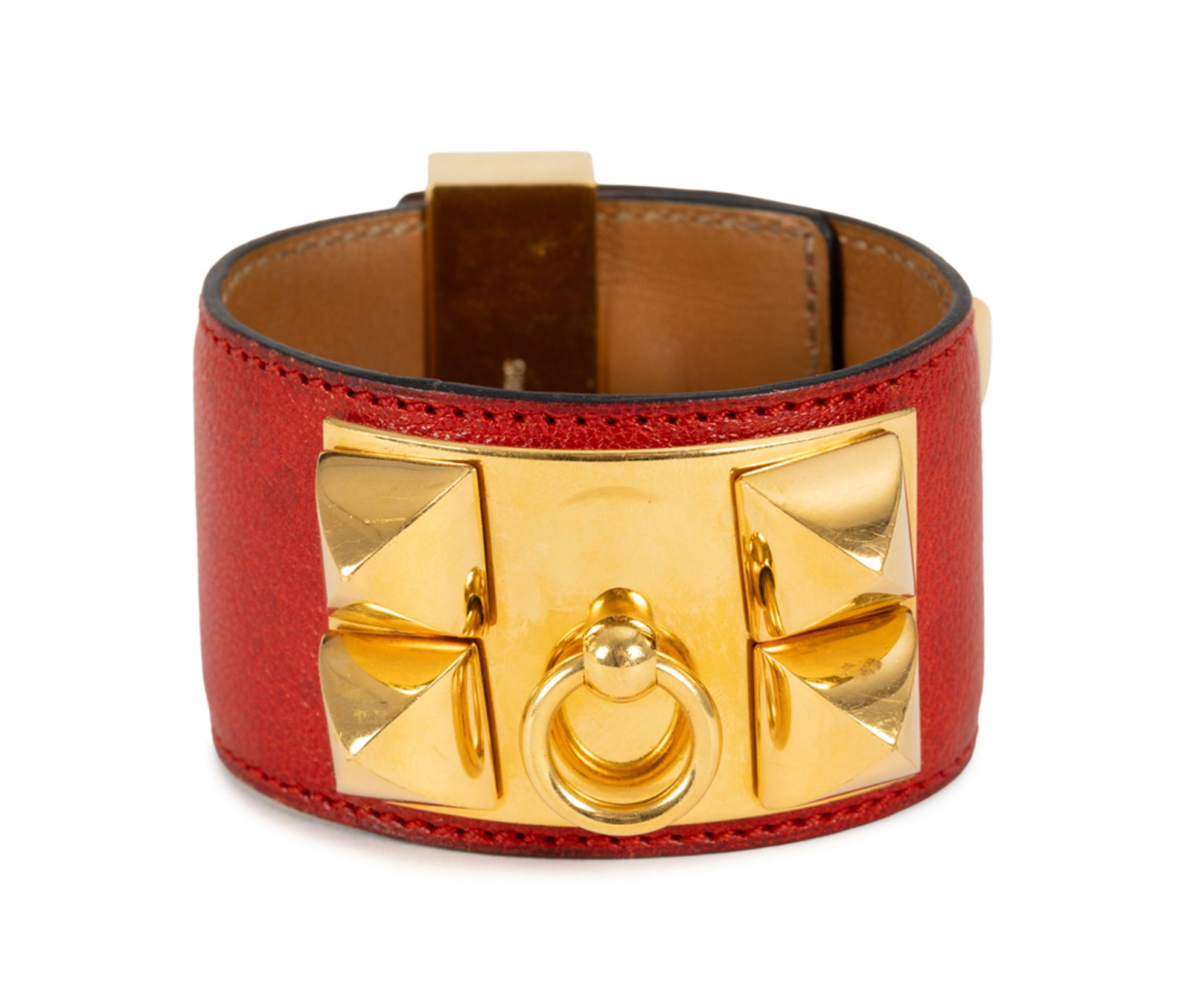 Hermès, bracelet Médor en métal plaqué or et cuir rouge, long. 16-18,5 cm: Hermès, bracelet Médor en métal plaqué or et cuir rouge, long. 16-18,5 cm