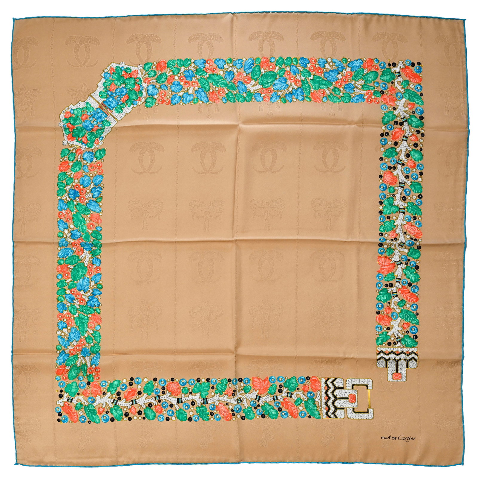 Cartier, carré en soie Must de Cartier sur fond beige au décor d'une ceinture bijouté: Cartier, carré en soie Must de Cartier sur fond beige au décor d'une ceinture bijoutée, boîte, 85x85 cm