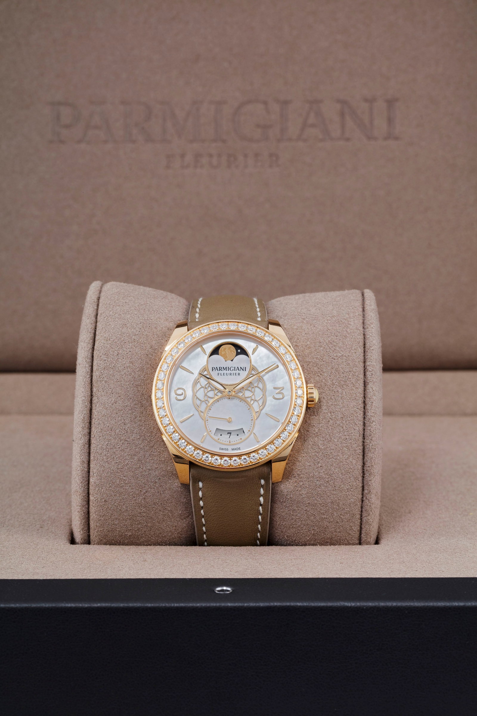 Parmigiani, Tonda Selene, montre petite seconde en or rose 750 sertie de diamants et ornée d'un - 4