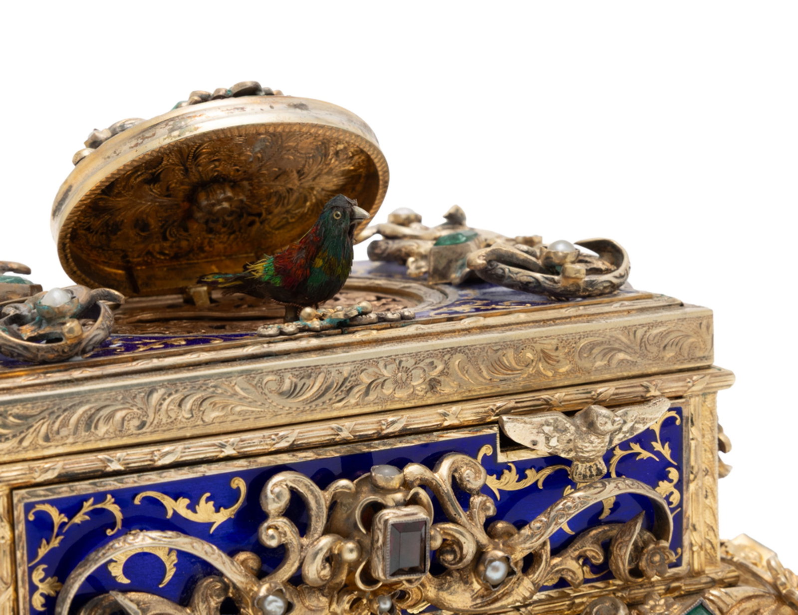 Boîte à oiseau chanteur en vermeil ciselé à riche décor de rinceaux sur fon - 7