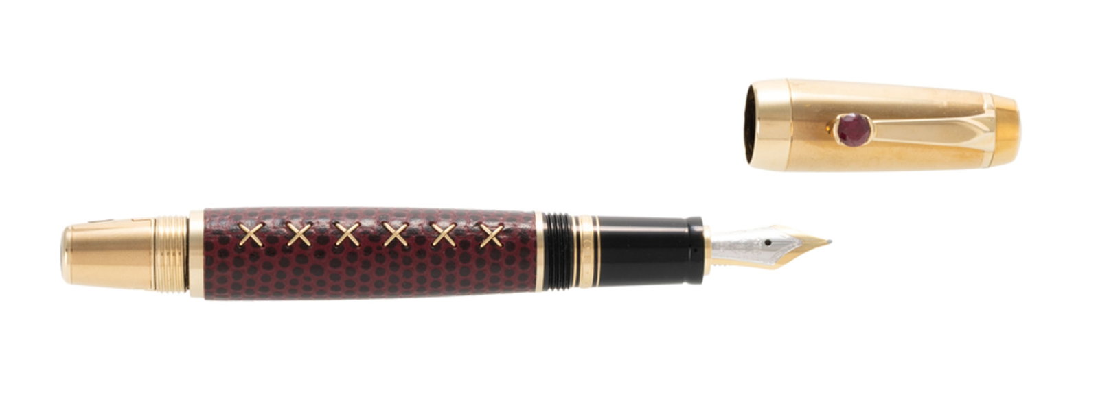 Montblanc, Boheme, stylo plume rétractable en métal doré et cuir serti d'un grenat, b - 2