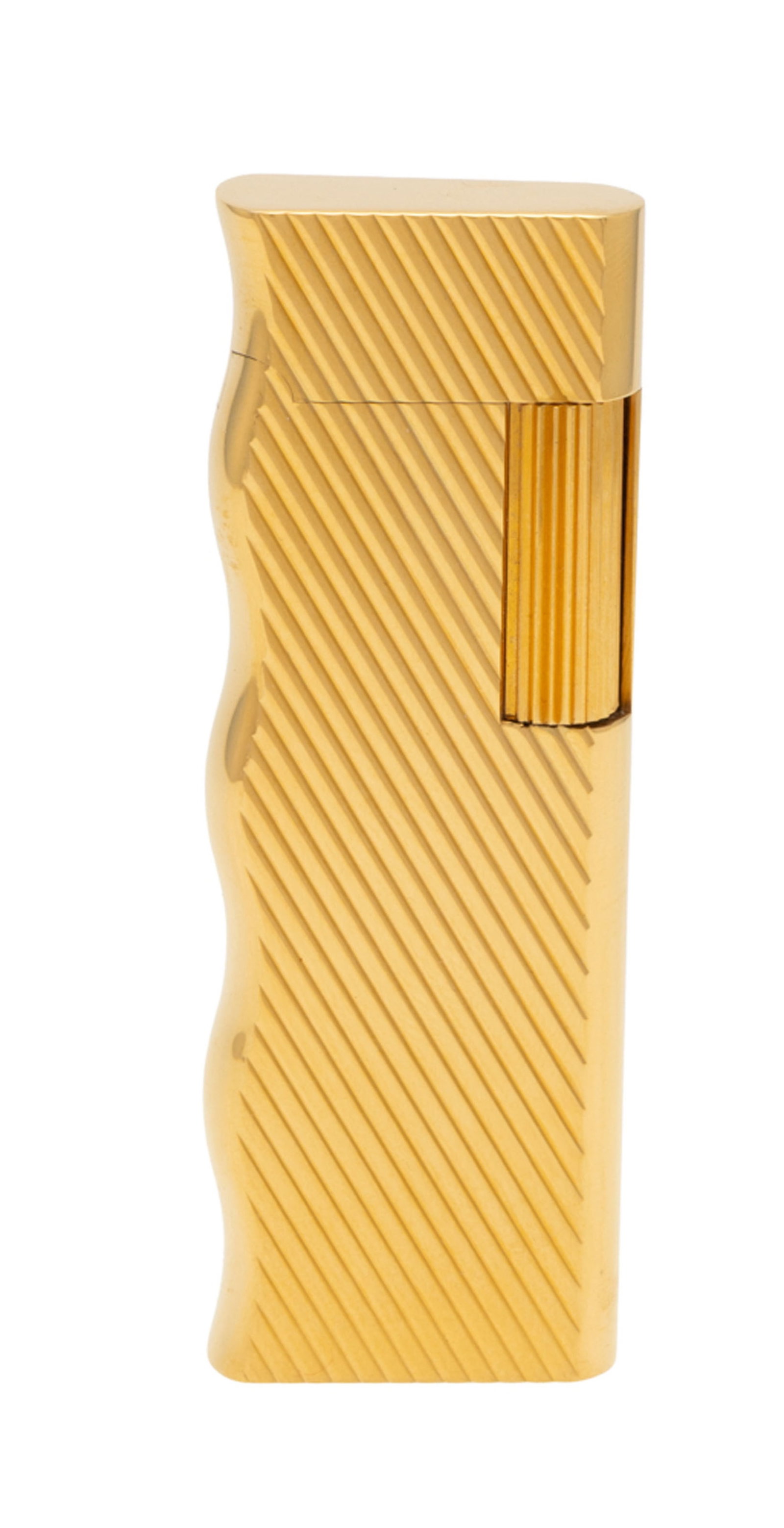 Van Cleef & Arpels, briquet plaqué or à motif godronné avec des pierres de rechange e: Van Cleef & Arpels, briquet plaqué or à motif godronné avec des pierres de rechange et une recharge de gaz, signé, numéroté 1406575, h. 7.5 cm, boîte Condition Bon &