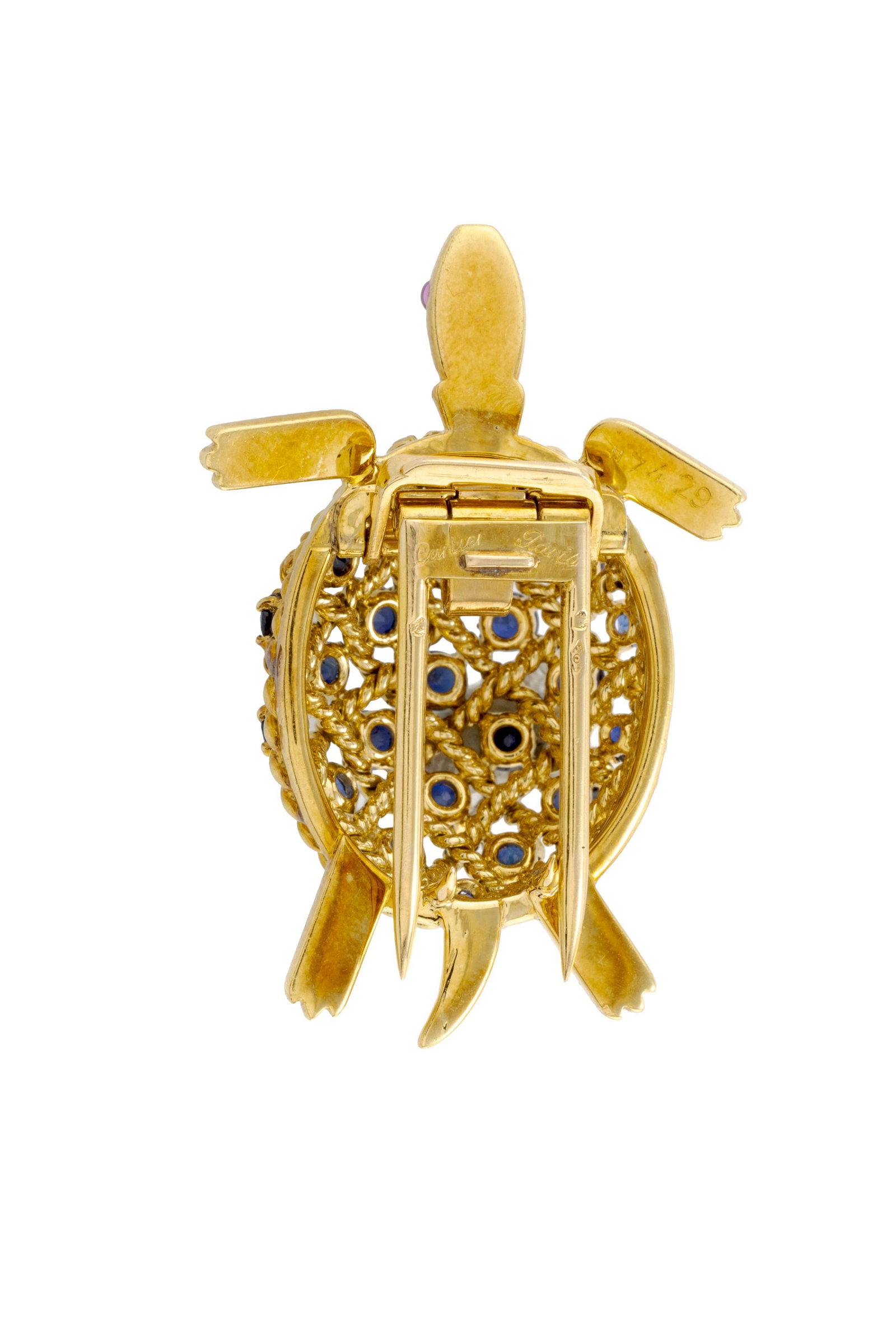 Cartier, broche tortue circa 1969 or 750 torsadé à décor de croisillons sertie de sap - 4