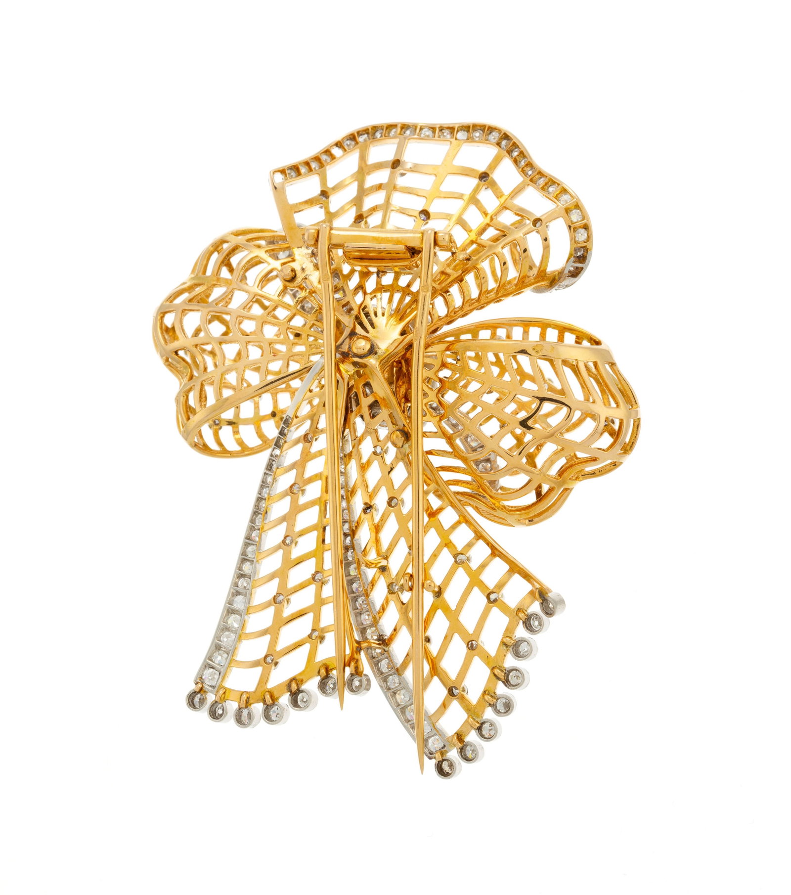 Broche nœud années 1940 or 750 et platine ajourés d'un quadrillage serti de diamants  - 3