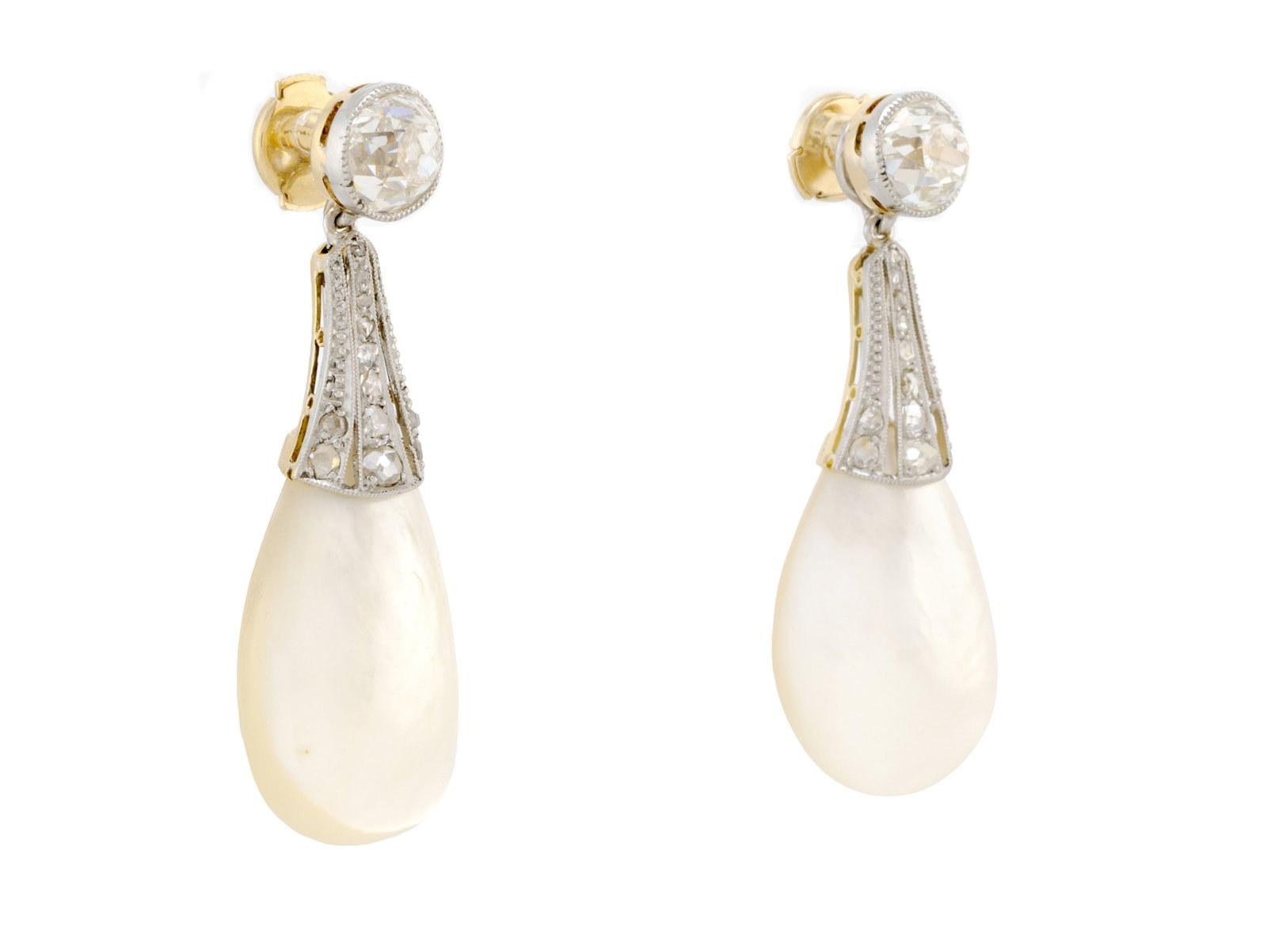 Paire de pendants d'oreilles fin XIXe s., or 750 sertis de deux diamants taille ancienne (env. 1 ct  - 2