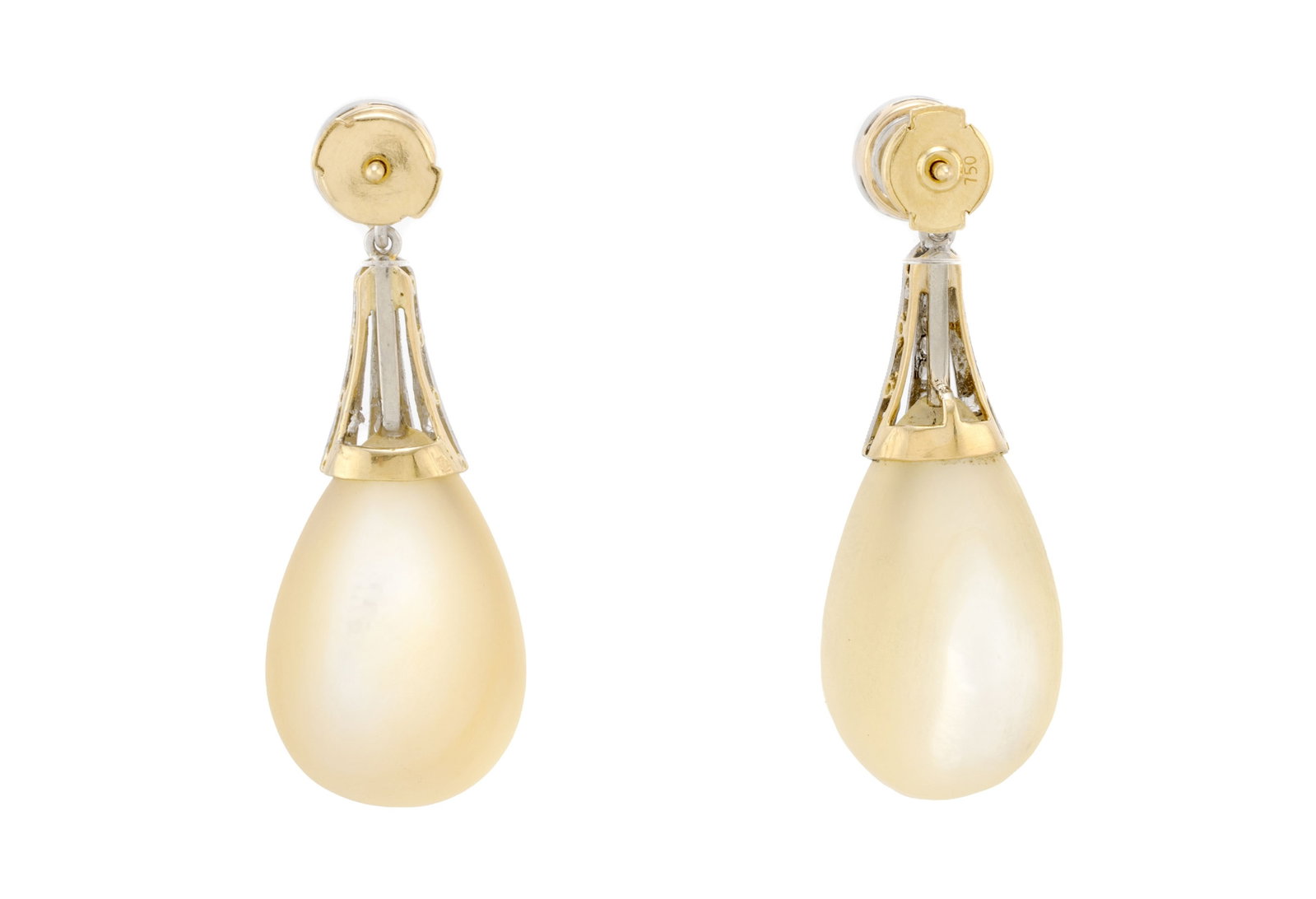 Paire de pendants d'oreilles fin XIXe s., or 750 sertis de deux diamants taille ancienne (env. 1 ct  - 3