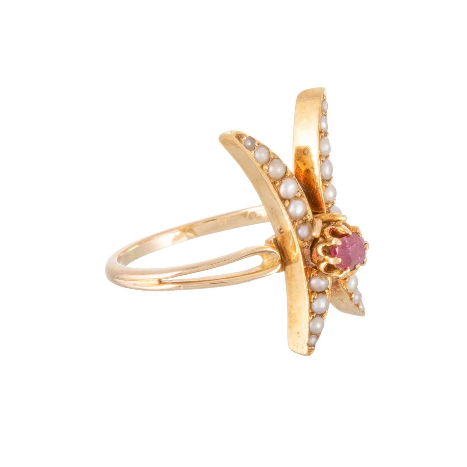 Bague formée d'un élément XIXe s. en or 585 serti de deux lignes de demi perles surmo - 3