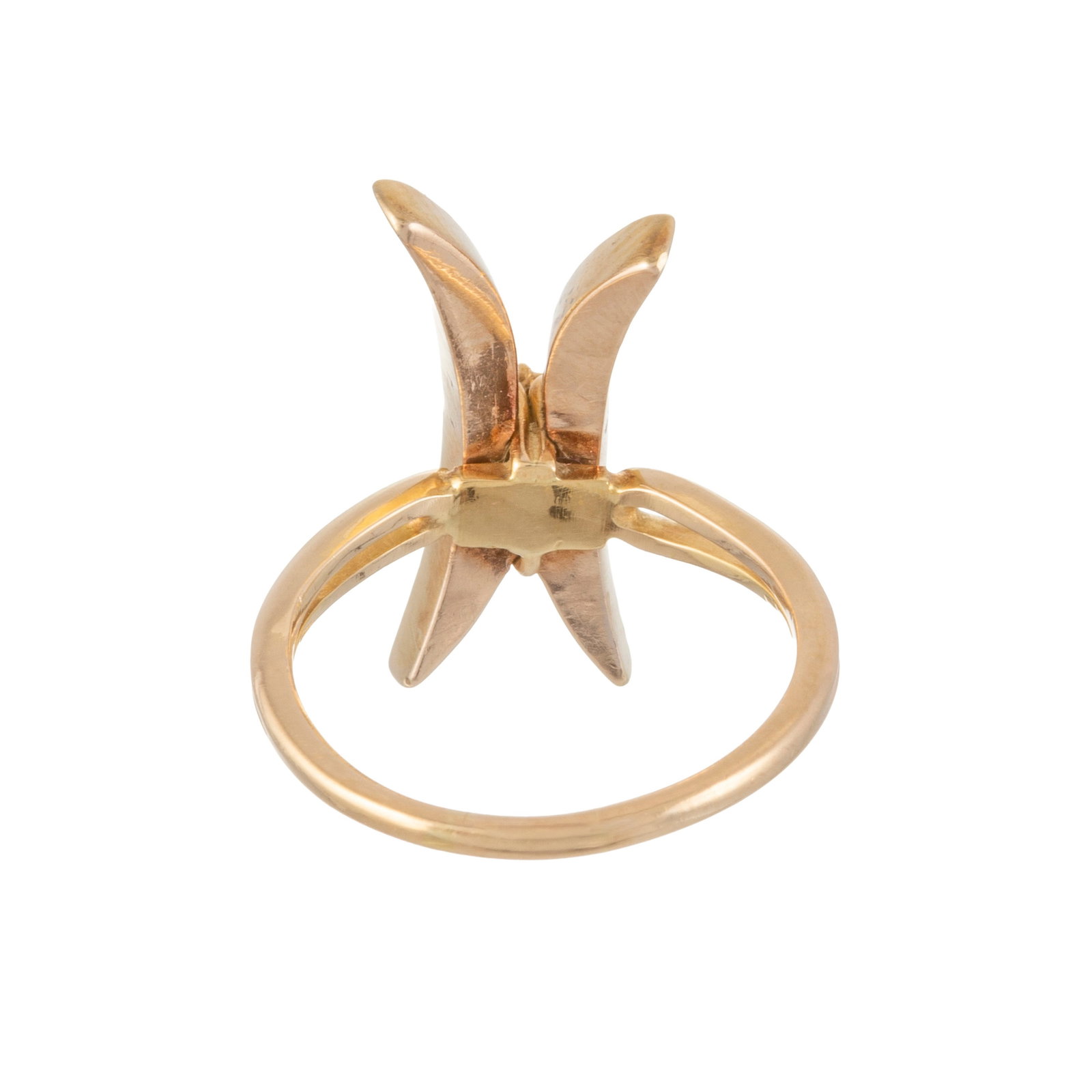 Bague formée d'un élément XIXe s. en or 585 serti de deux lignes de demi perles surmo - 4