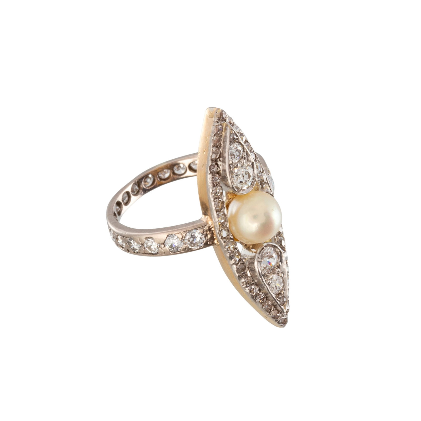 Bague marquise début XXe s., 2 ors 750 sertie de diamants taille ancienne centrant une perle (n - 2