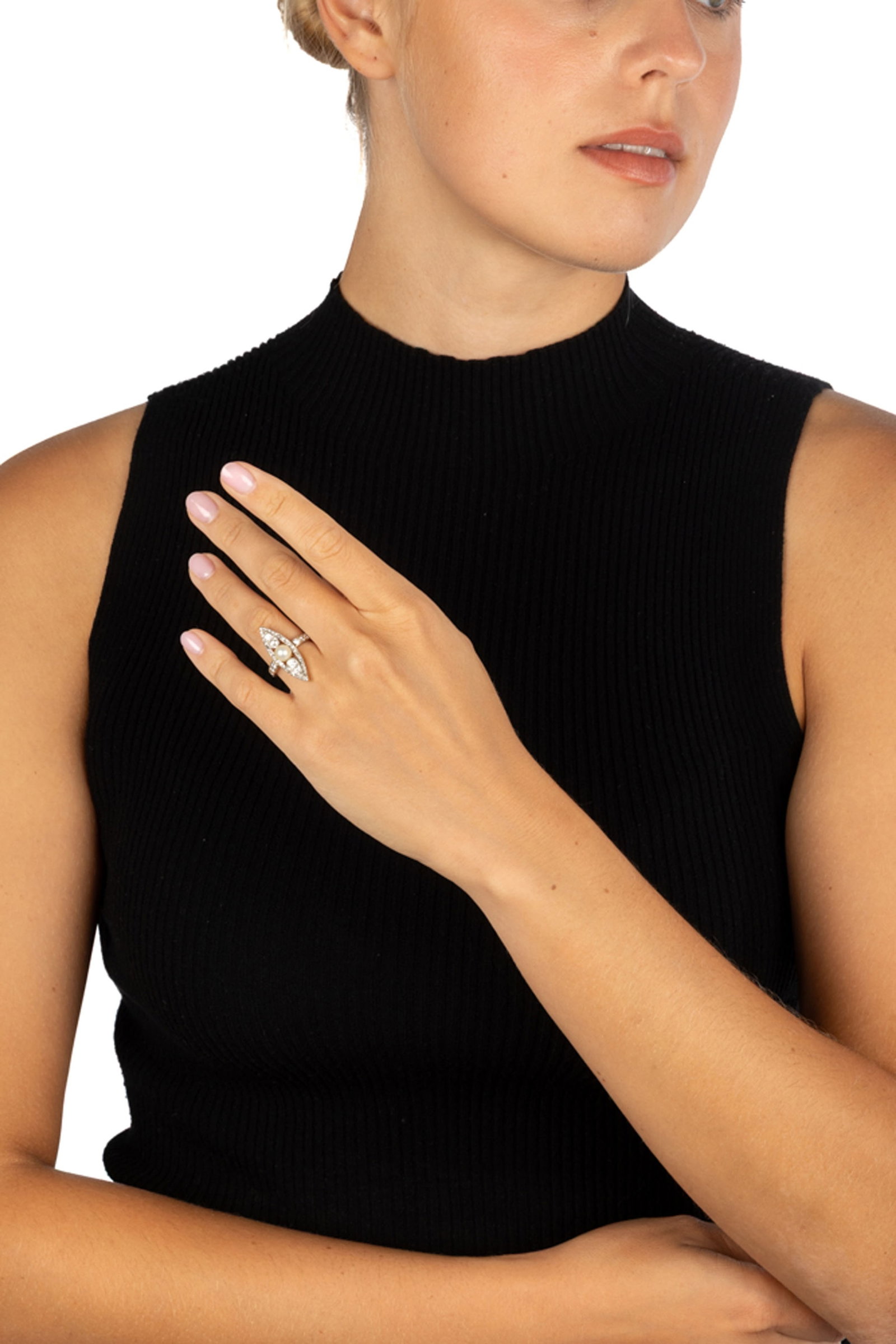 Bague marquise début XXe s., 2 ors 750 sertie de diamants taille ancienne centrant une perle (n - 4