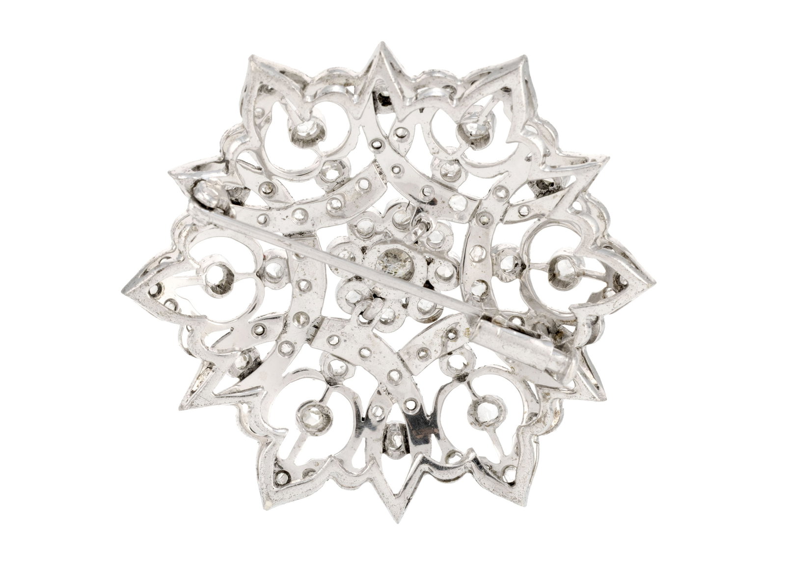 Broche étoile en argent ajouré sertie de diamants facettés et d'un brillant, h. 3.5 c - 3