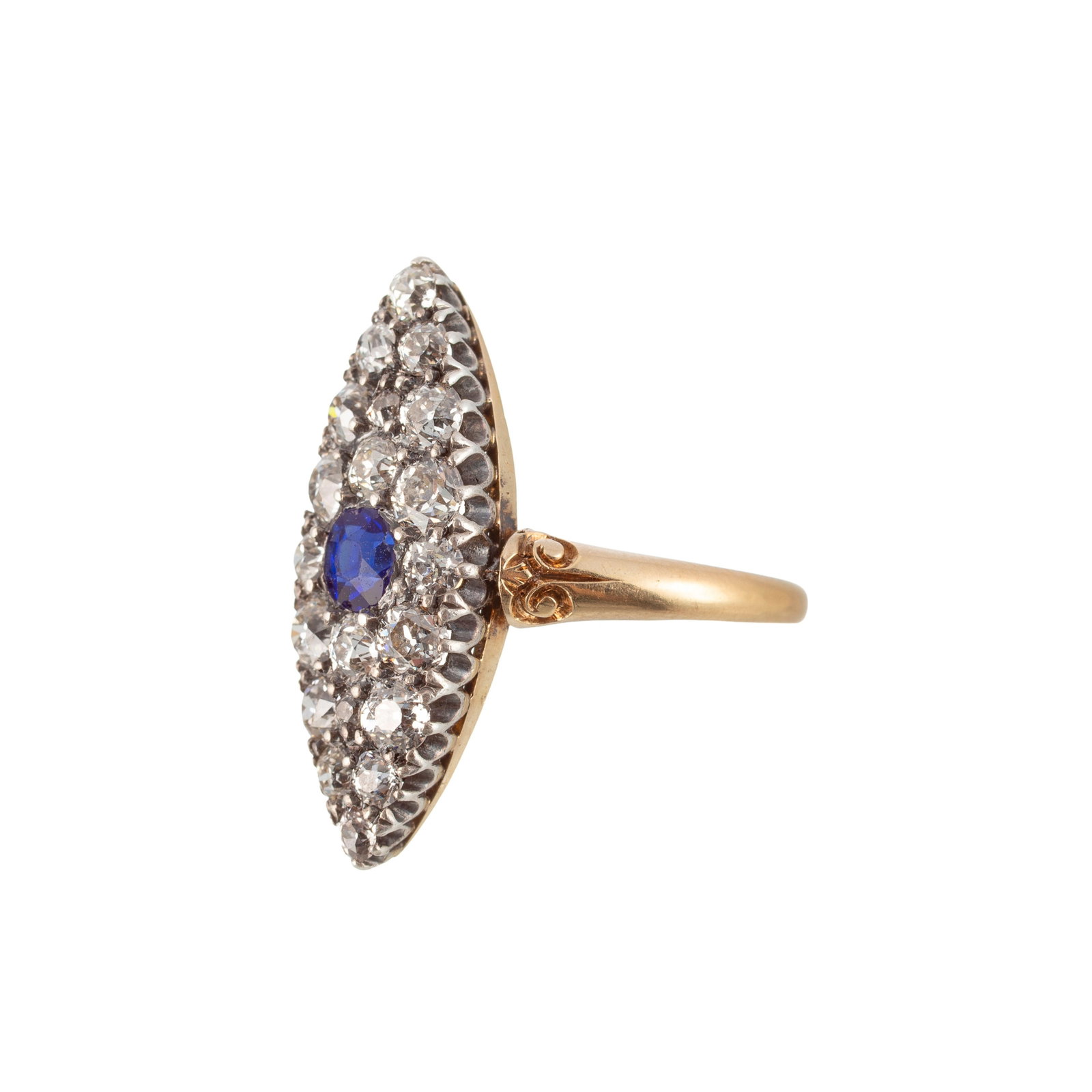 Bague marquise XIXe s., 2 ors 750 pavée d'un saphir et de diamants taille ancienne, doigt 54-14 - 2