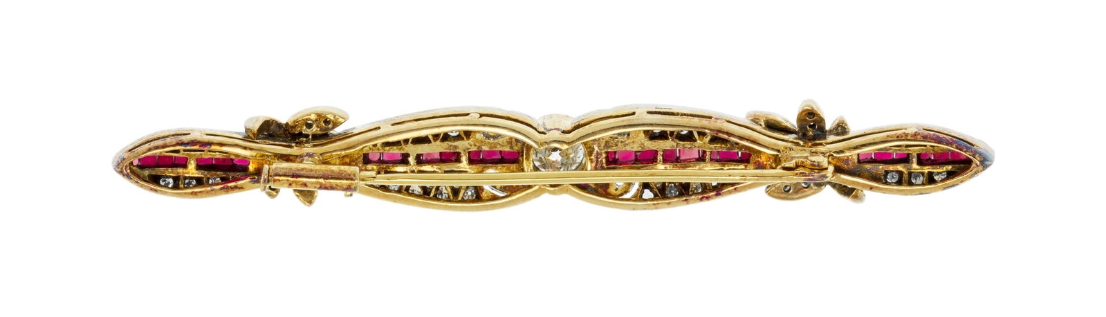 Broche début XXe s., or 750 et argent sertie d'une ligne de rubis calibrés ainsi que de di - 3