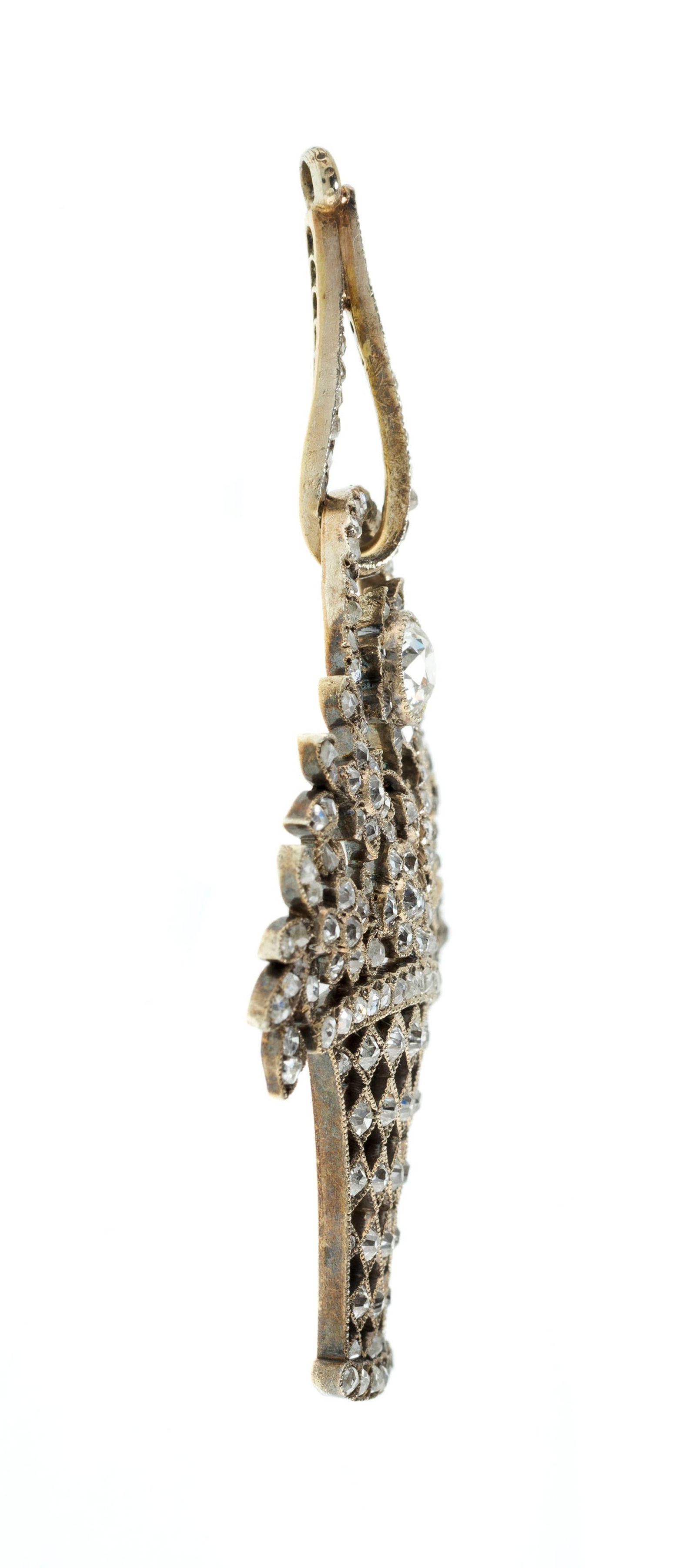 Pendentif XIXe s., figurant un panier fleuri ajouré en argent et or 585 serti de diamants taill - 2