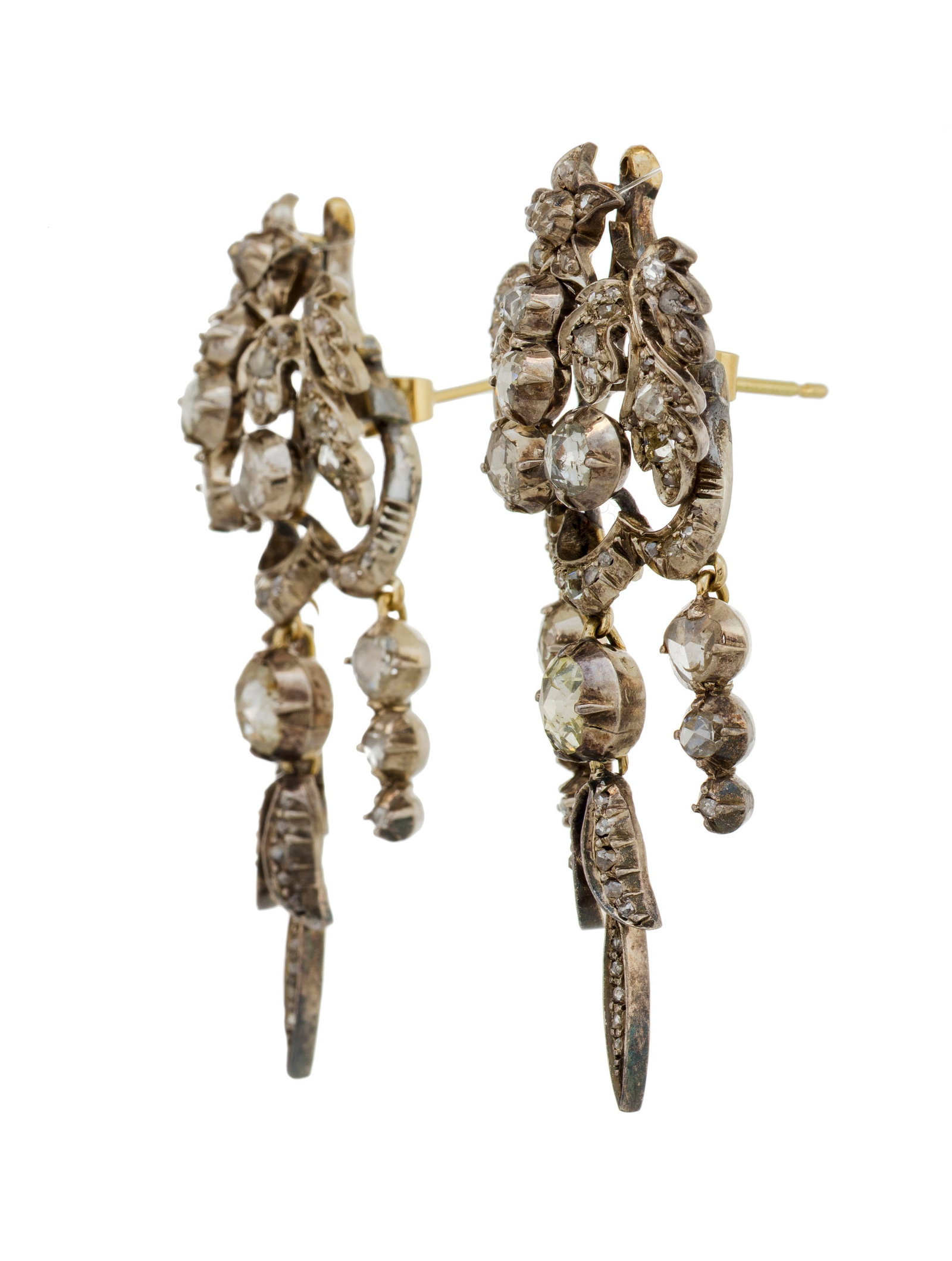 Paire de pendants d'oreilles à pampilles XIXe s., argent et or à motif végétal a - 2