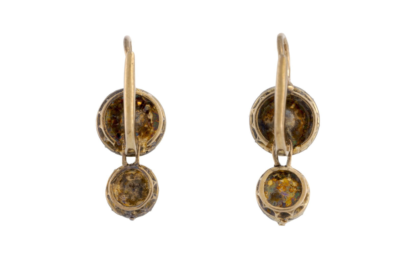 Paire de pendants d'oreilles or et argent sertis foilback de diamants taille rose, h. 2.2 cm - 3