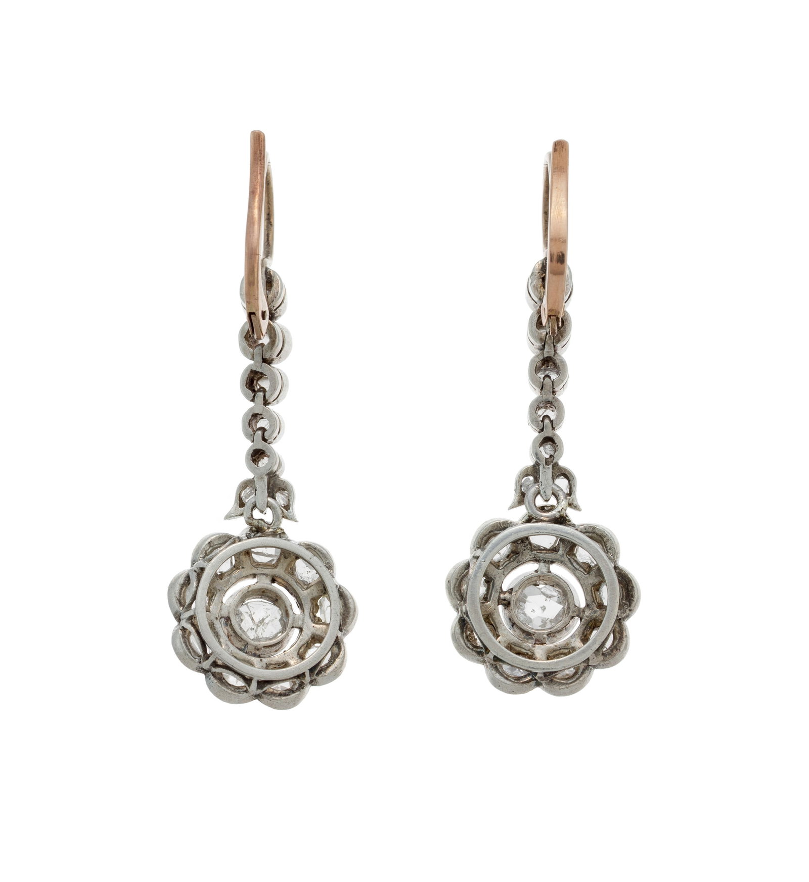 Paire de pendants d'oreilles argent à décor de fleurettes serties de diamants taille rose, - 3