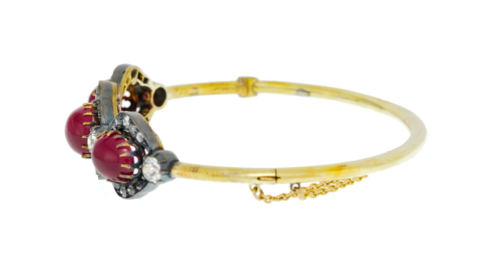 Bracelet rigide XIXe s., or 585 et argent noirci serti de trois cabochons de rubis entourés de  - 2